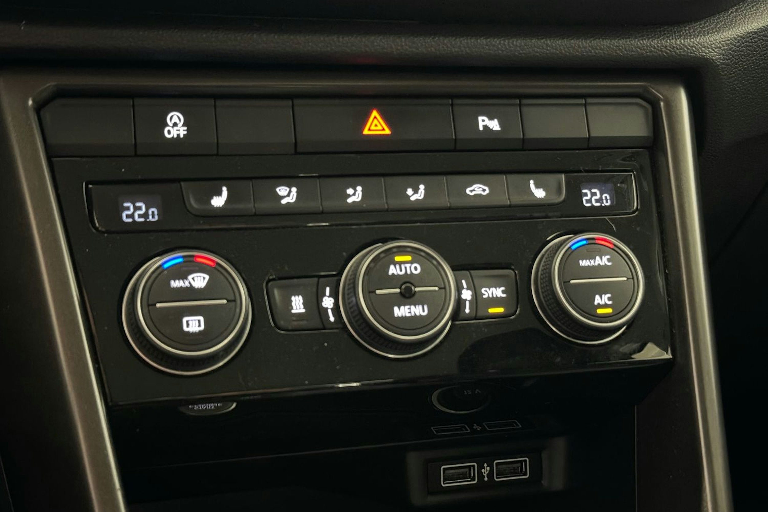valkoinen Volkswagen T-Roc 2019 kuva 24.