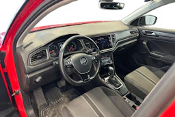 punainen Volkswagen T-Roc 2019 kuva 3.