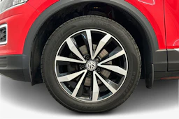 punainen Volkswagen T-Roc 2019 kuva 9.
