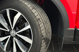 punainen Volkswagen T-Roc 2019 kuva 10.
