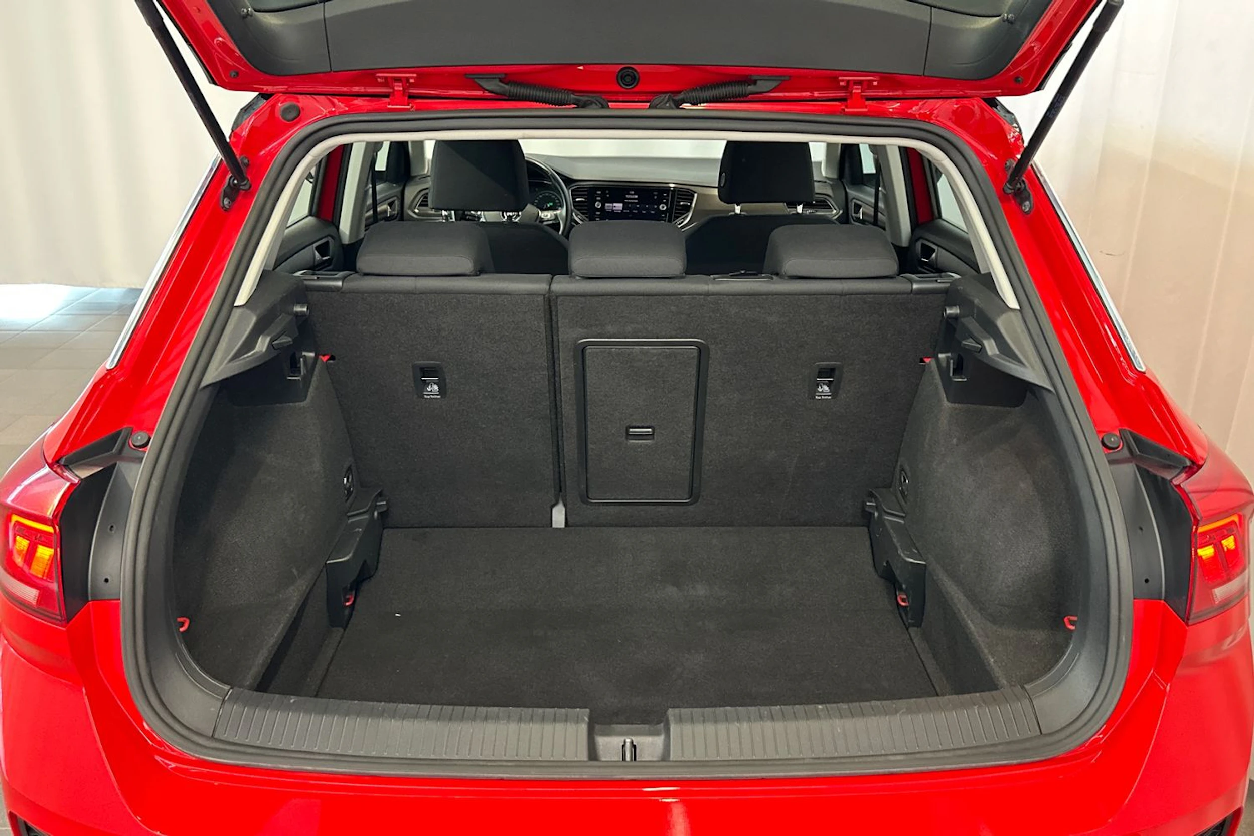 punainen Volkswagen T-Roc 2019 kuva 13.
