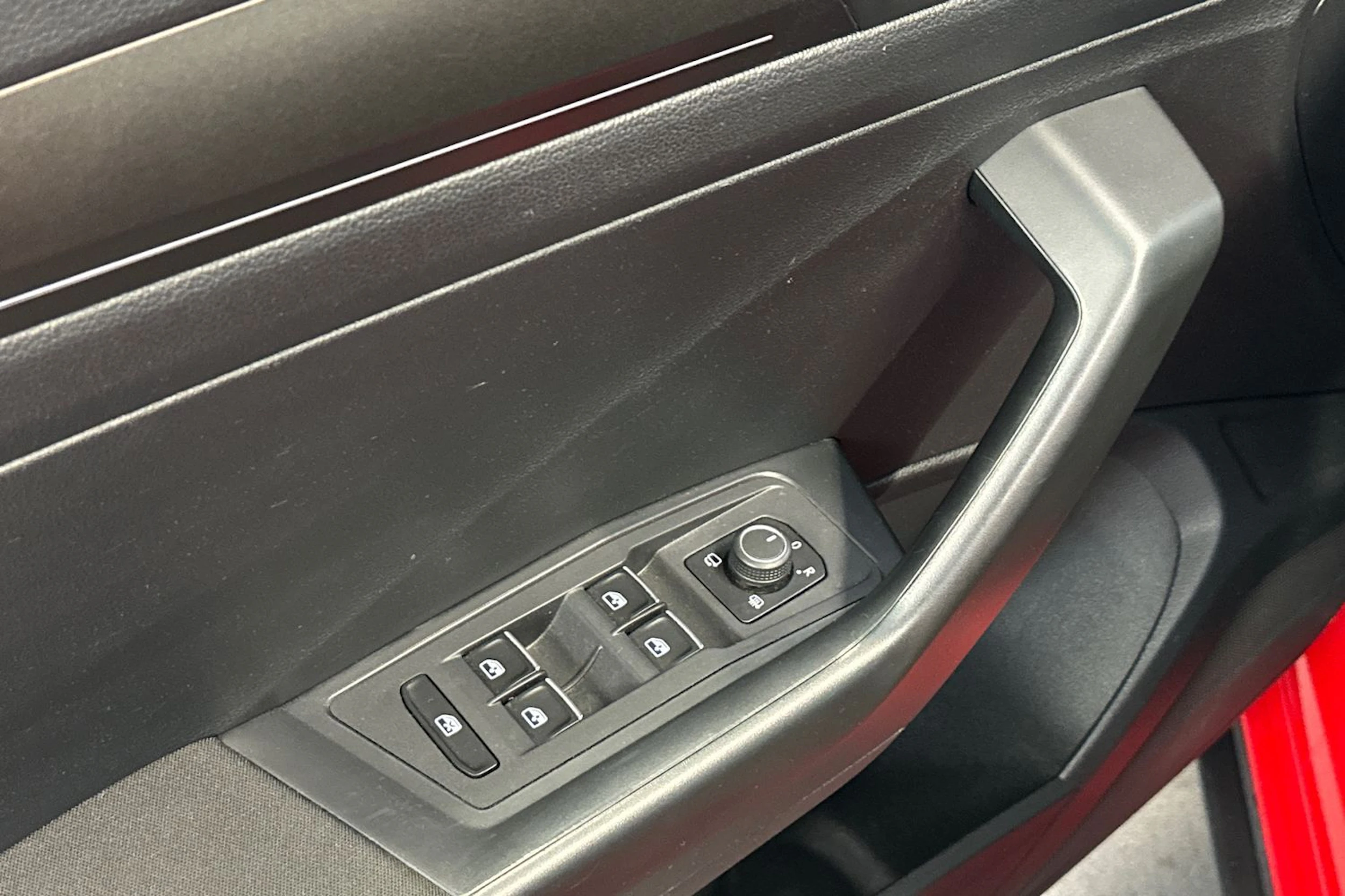 punainen Volkswagen T-Roc 2019 kuva 14.