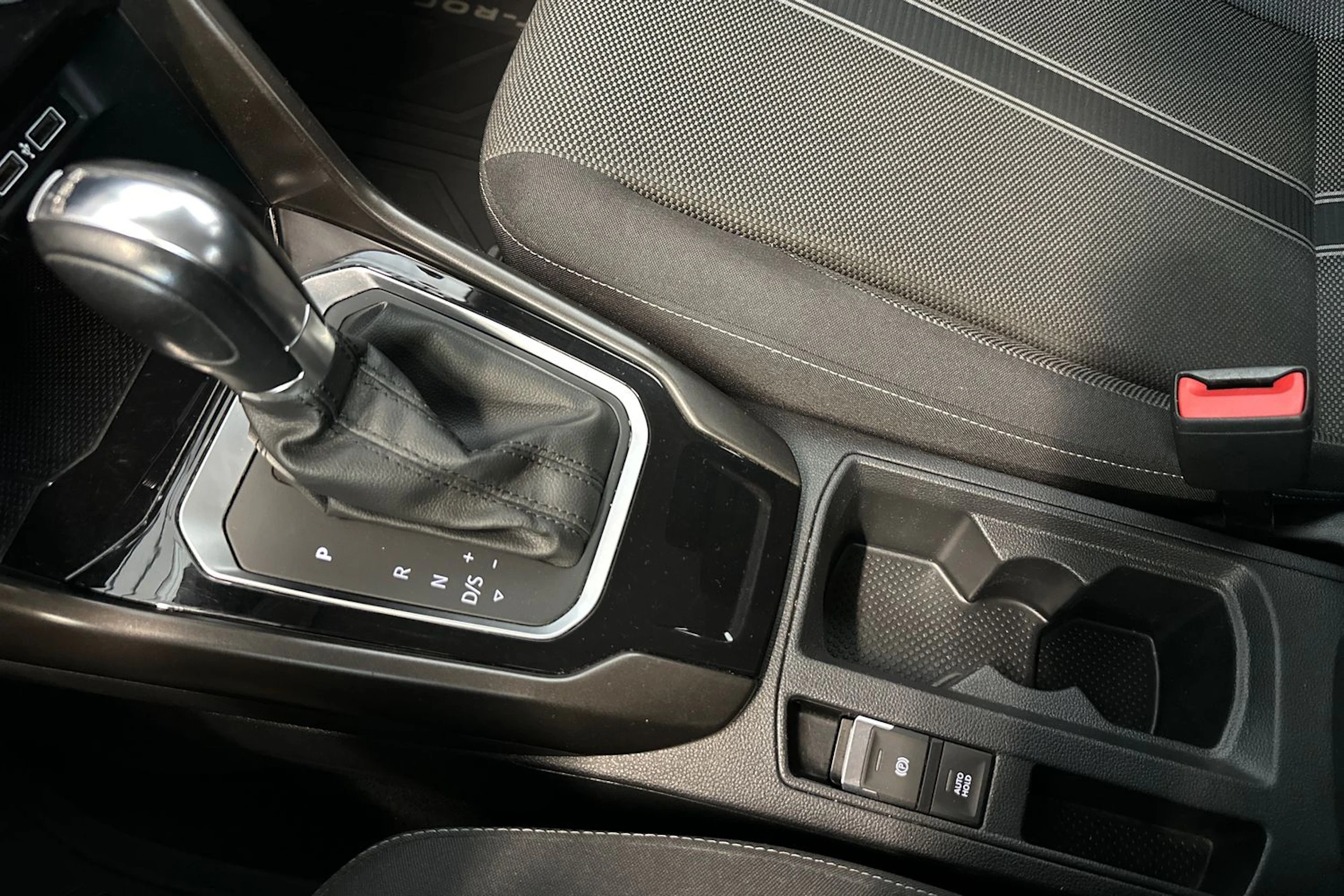 punainen Volkswagen T-Roc 2019 kuva 19.