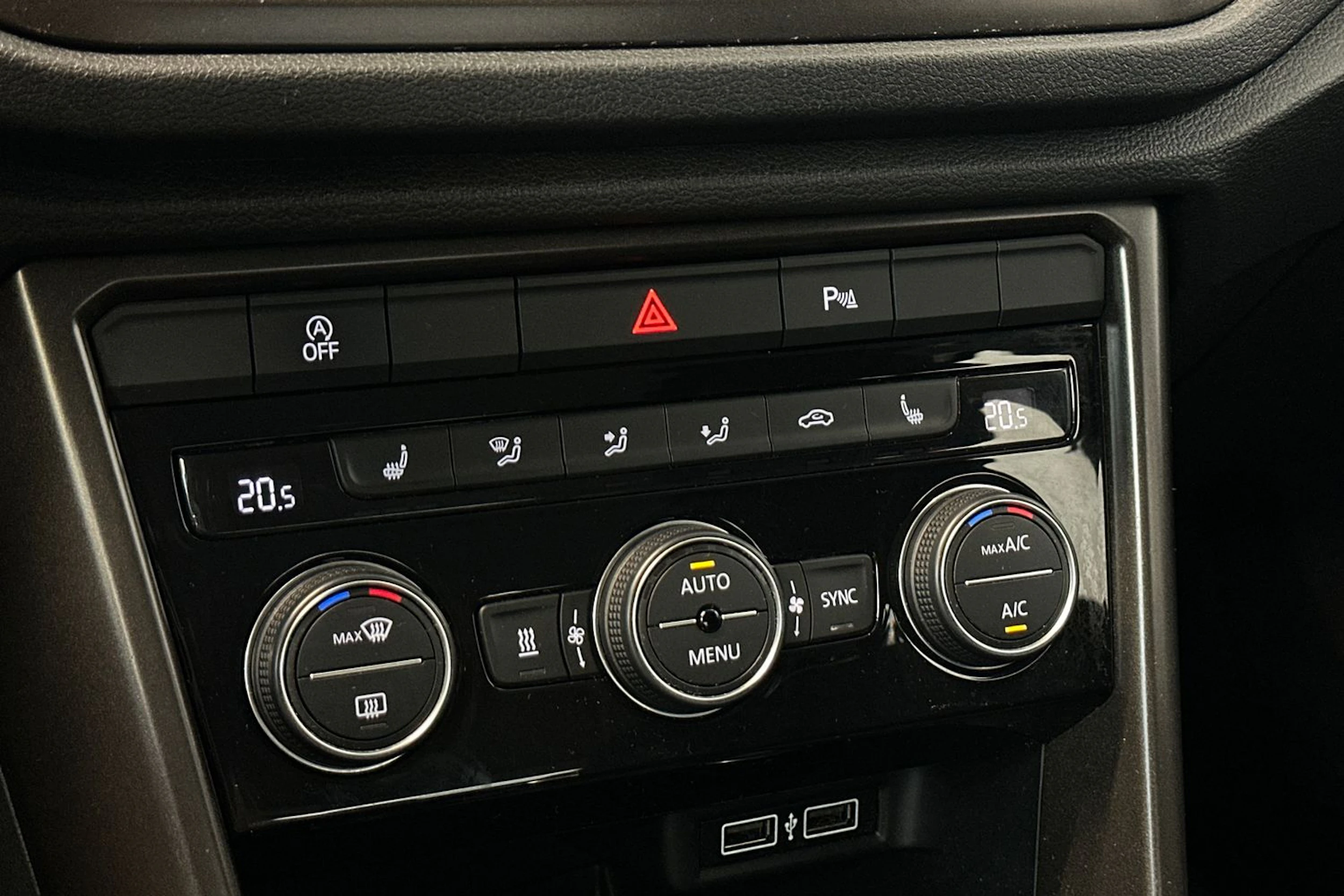 punainen Volkswagen T-Roc 2019 kuva 20.
