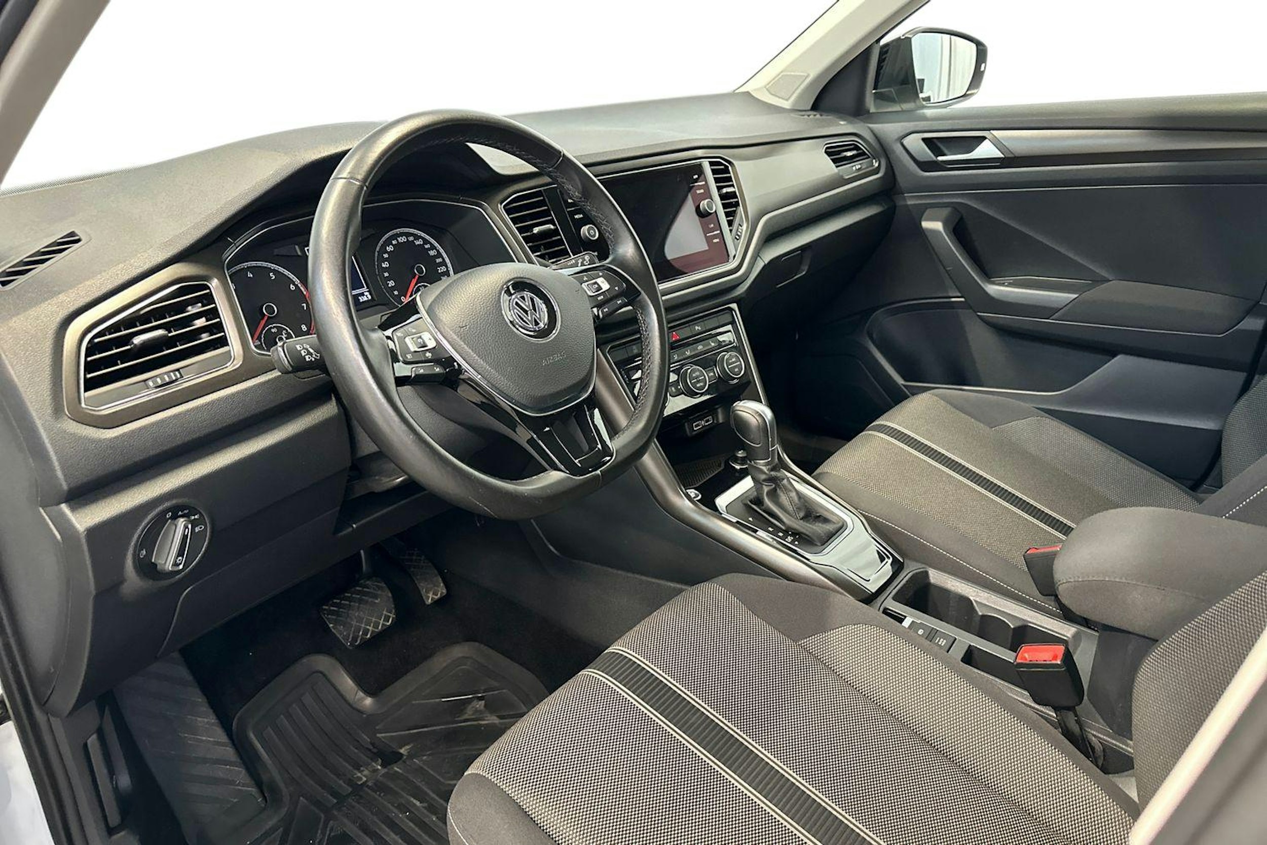valkoinen Volkswagen T-Roc 2019 kuva 7.