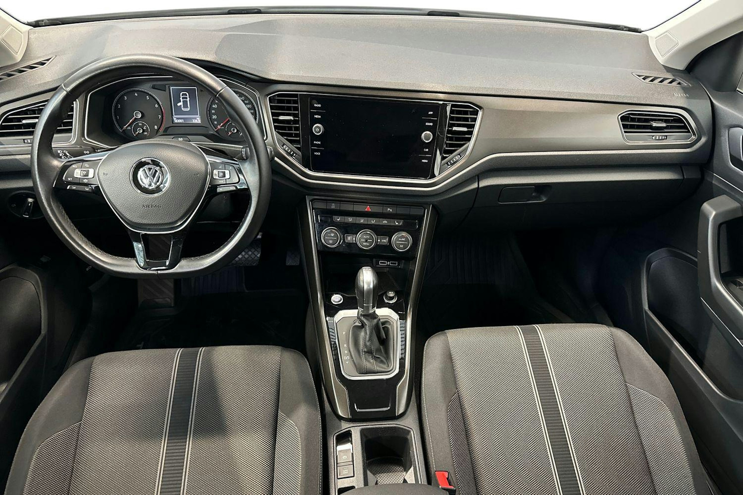 valkoinen Volkswagen T-Roc 2019 kuva 9.