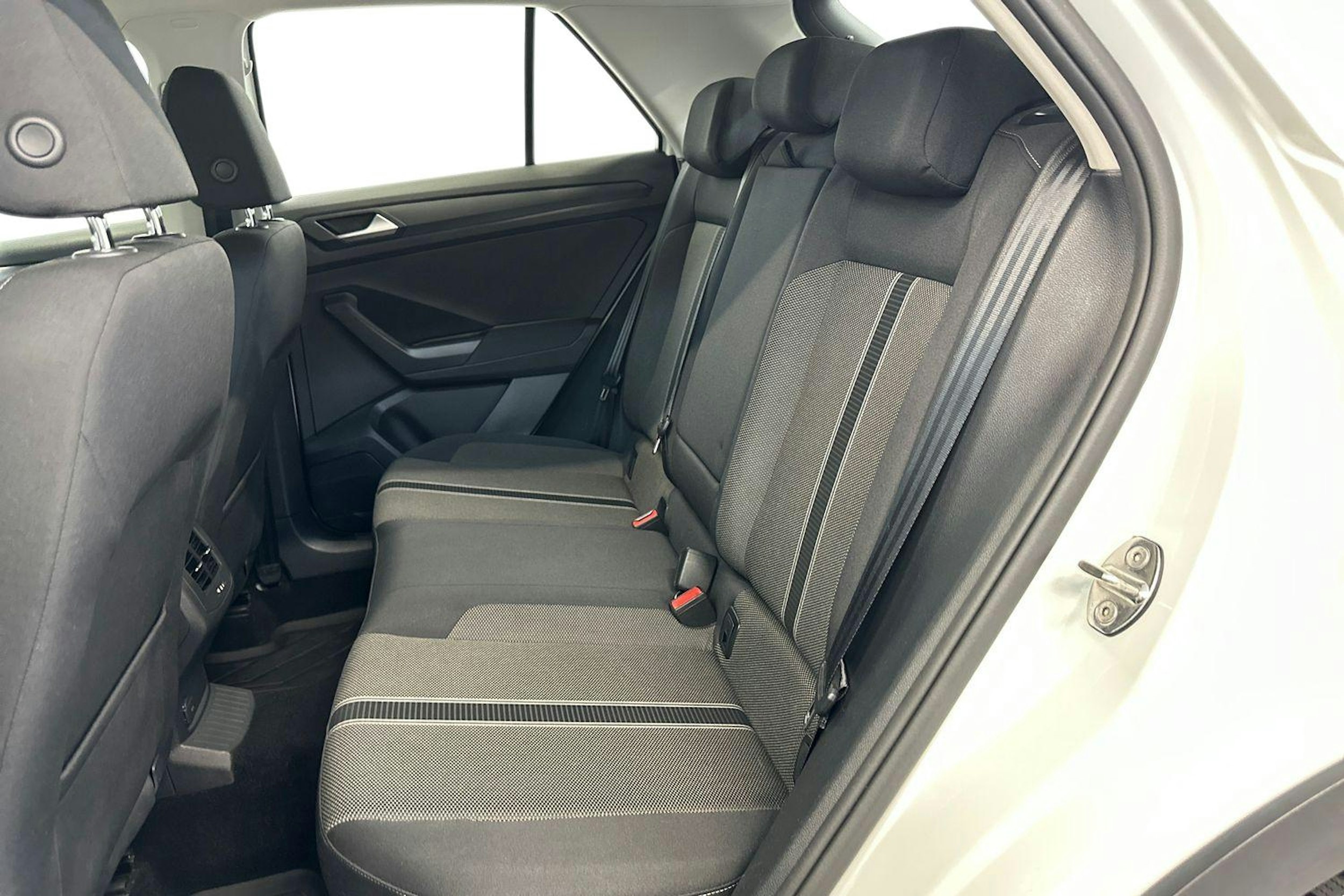 valkoinen Volkswagen T-Roc 2019 kuva 10.