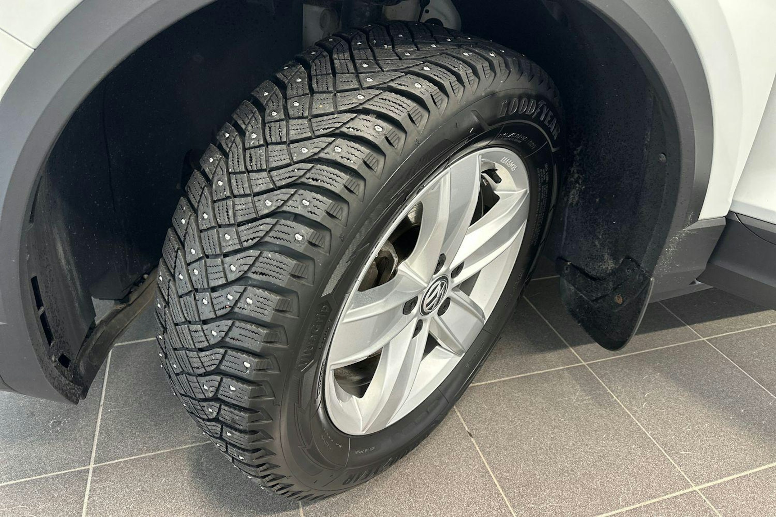 valkoinen Volkswagen T-Roc 2019 kuva 11.