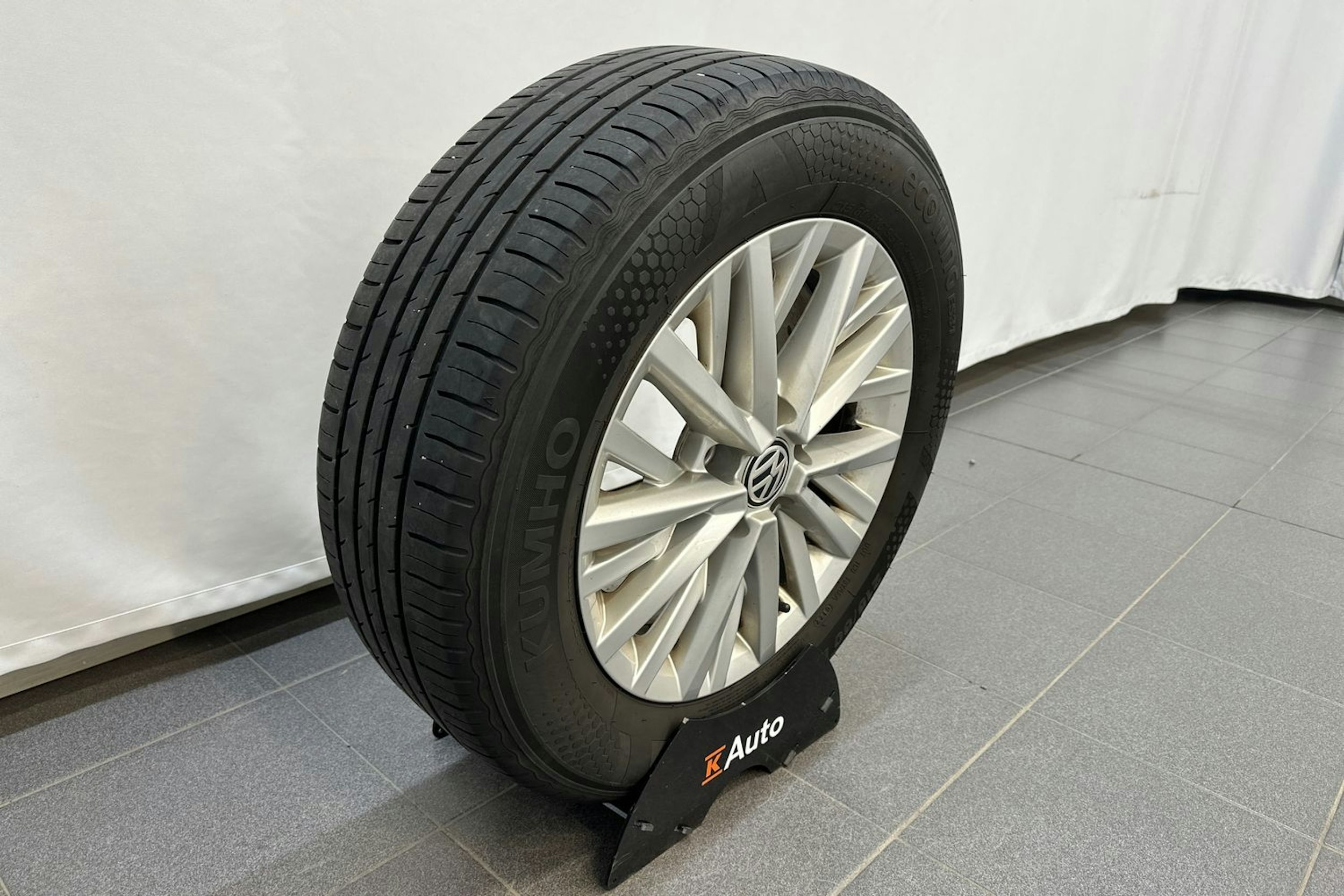 valkoinen Volkswagen T-Roc 2019 kuva 13.