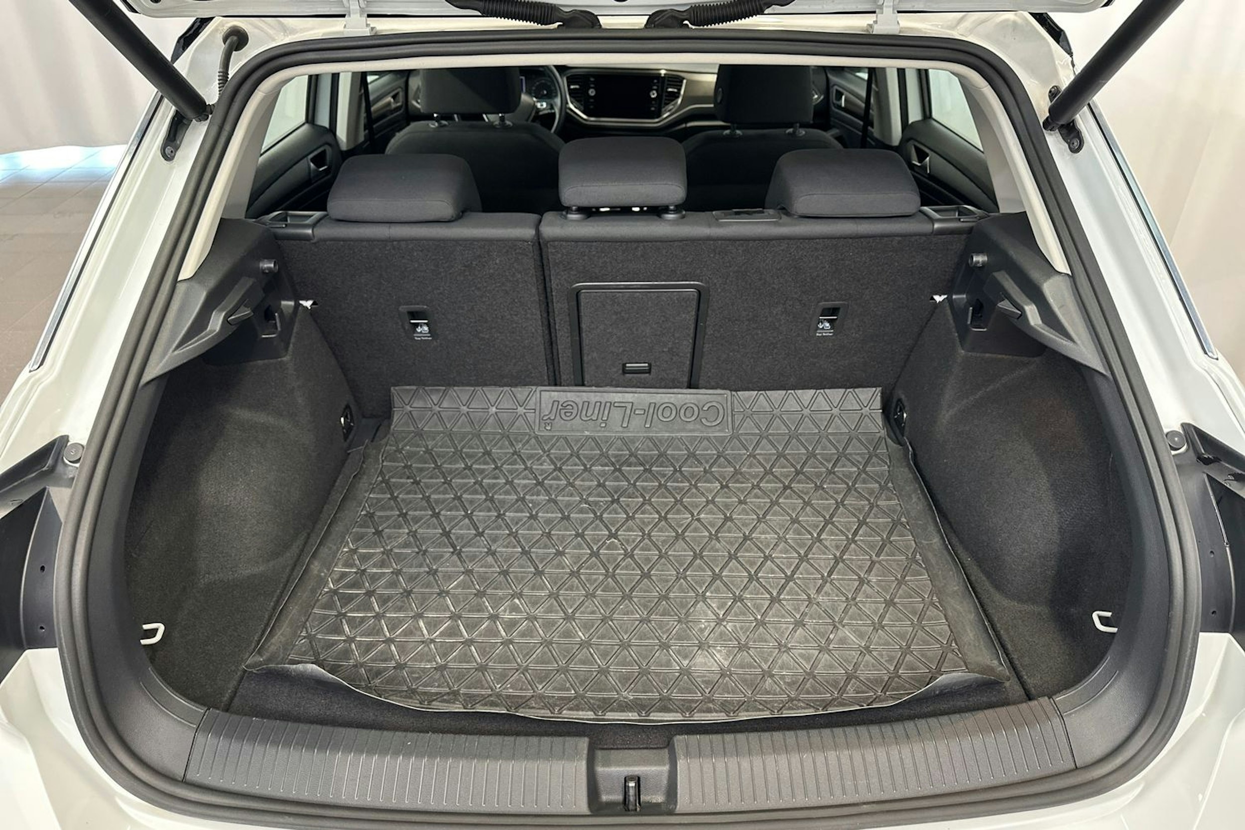 valkoinen Volkswagen T-Roc 2019 kuva 14.