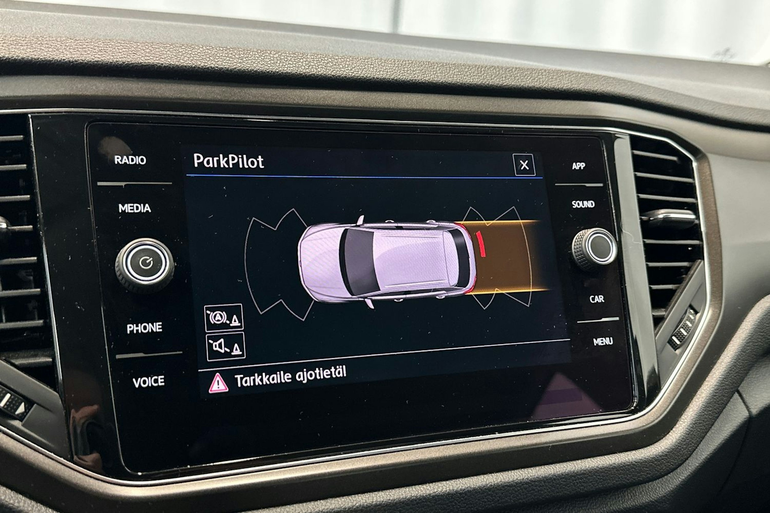 valkoinen Volkswagen T-Roc 2019 kuva 18.