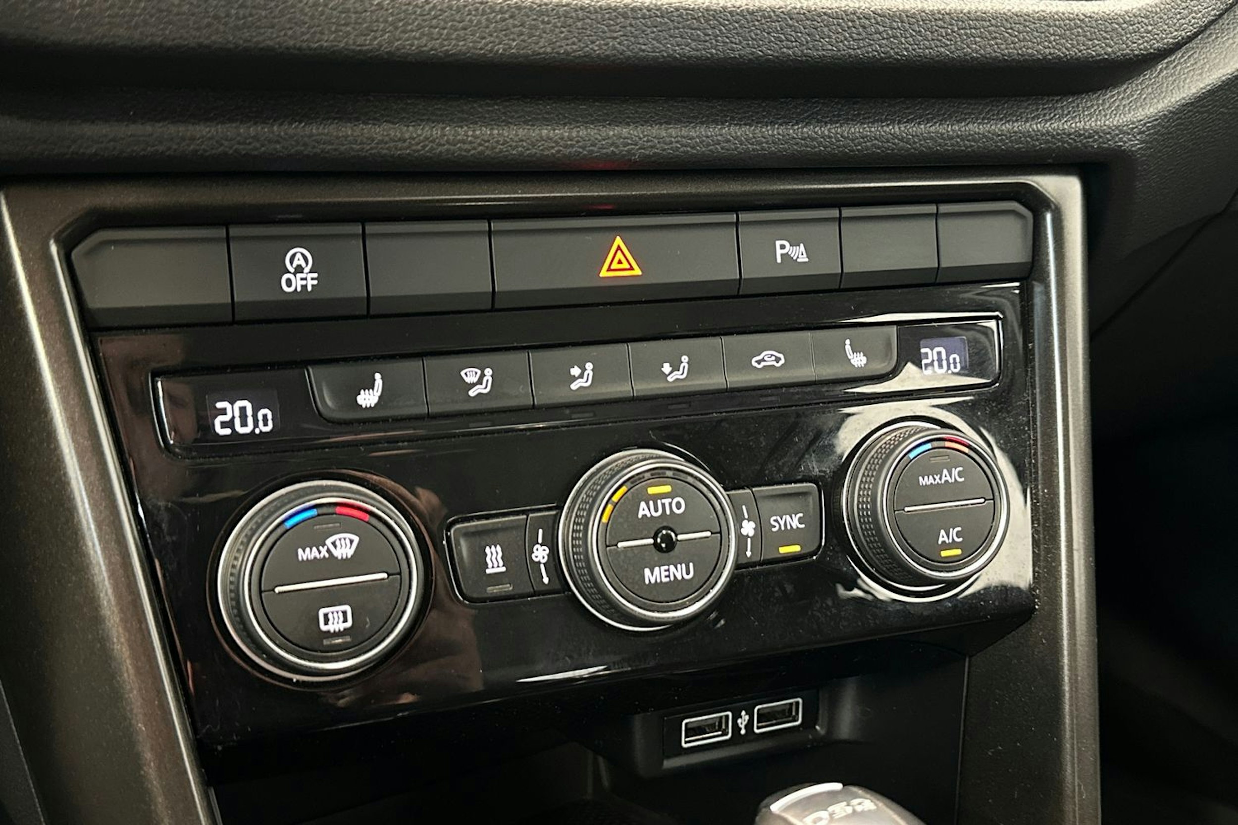 valkoinen Volkswagen T-Roc 2019 kuva 20.