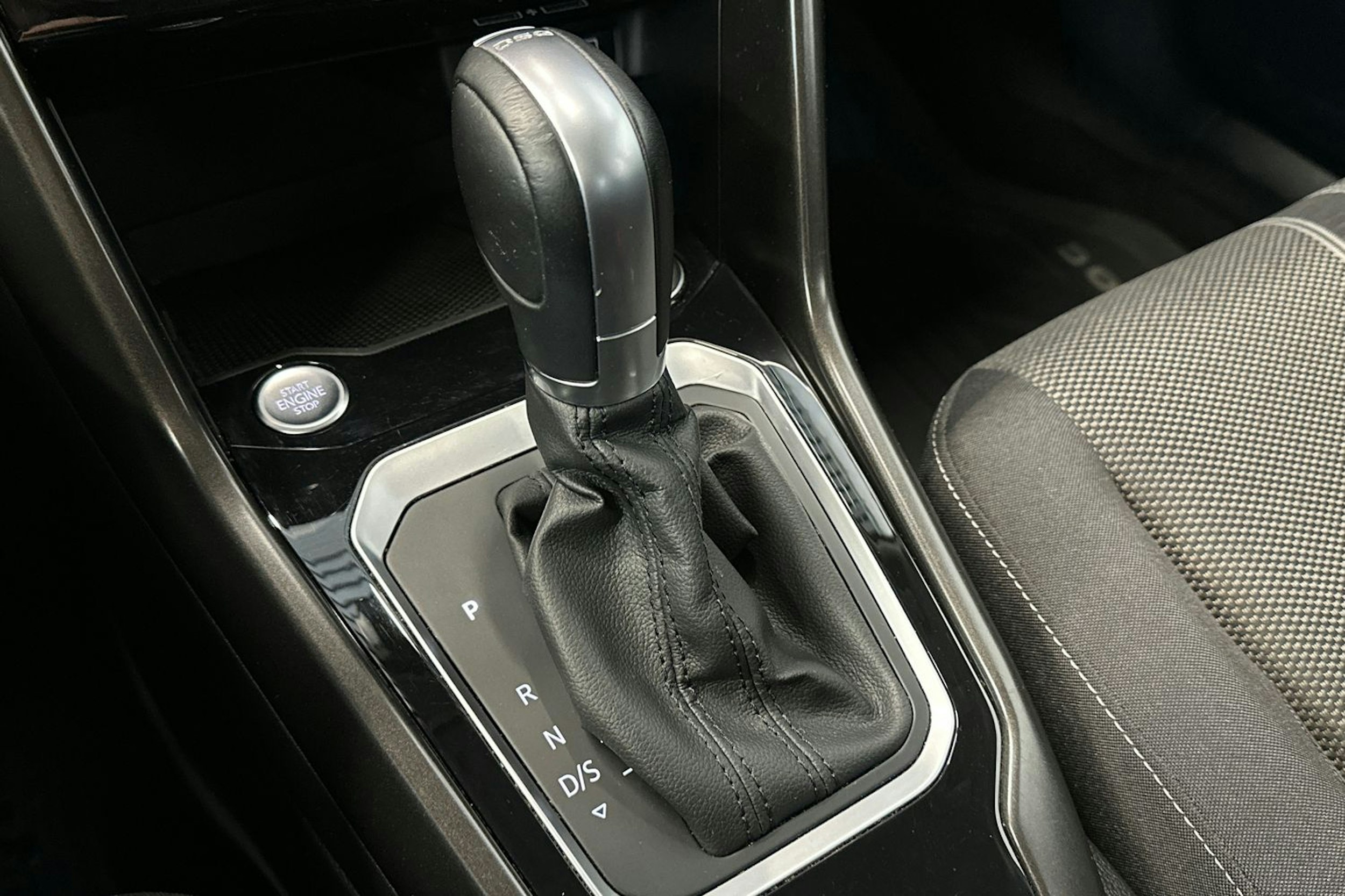 valkoinen Volkswagen T-Roc 2019 kuva 22.