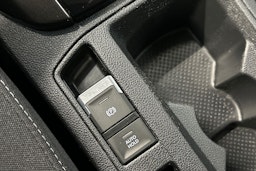 valkoinen Volkswagen T-Roc 2019 kuva 23.