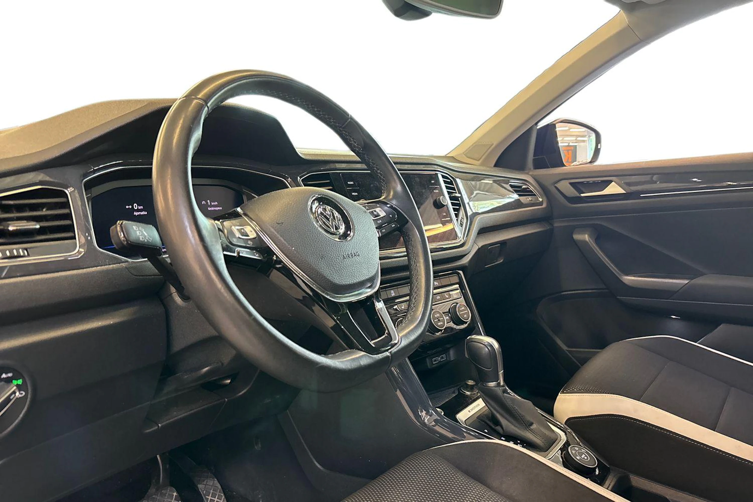 Sininen Volkswagen T-Roc 2019 kuva 3.