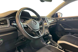 Sininen Volkswagen T-Roc 2019 kuva 3.