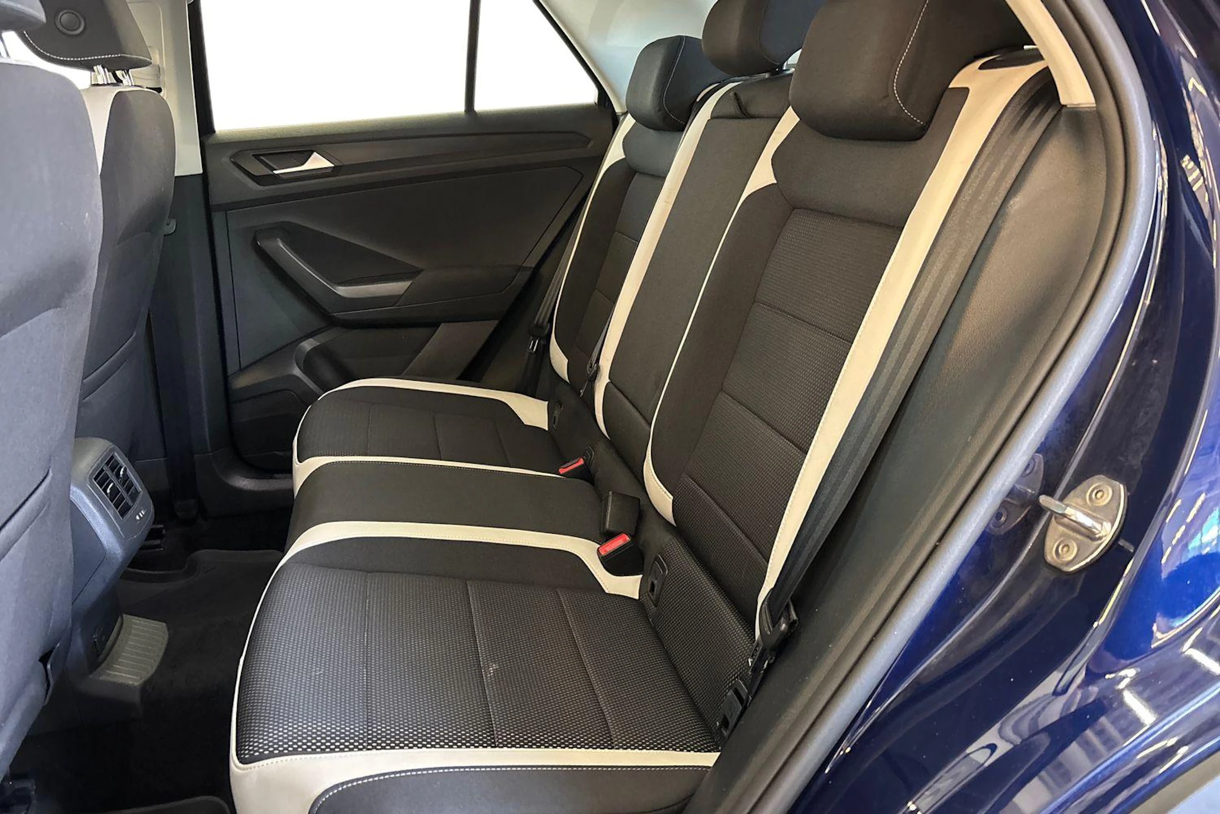 Sininen Volkswagen T-Roc 2019 kuva 8.