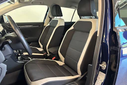 Sininen Volkswagen T-Roc 2019 kuva 13.