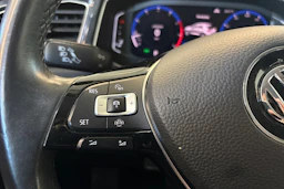 Sininen Volkswagen T-Roc 2019 kuva 15.