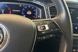 Sininen Volkswagen T-Roc 2019 kuva 16.