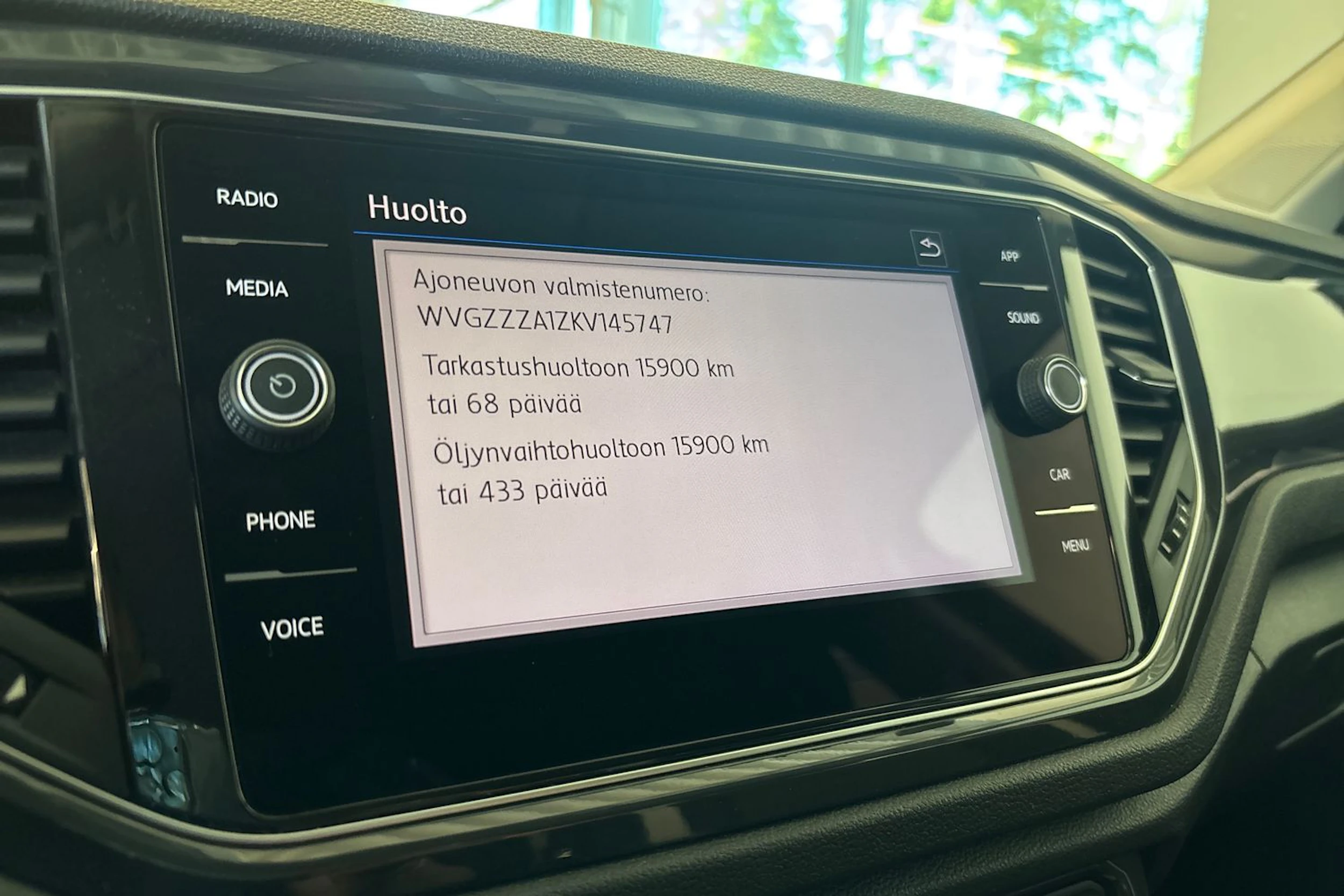 Sininen Volkswagen T-Roc 2019 kuva 20.