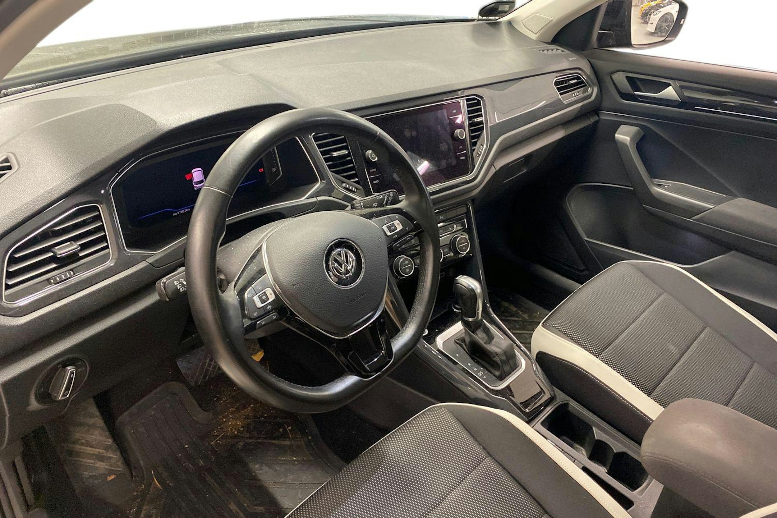 Musta Volkswagen T-Roc 2019 kuva 3.