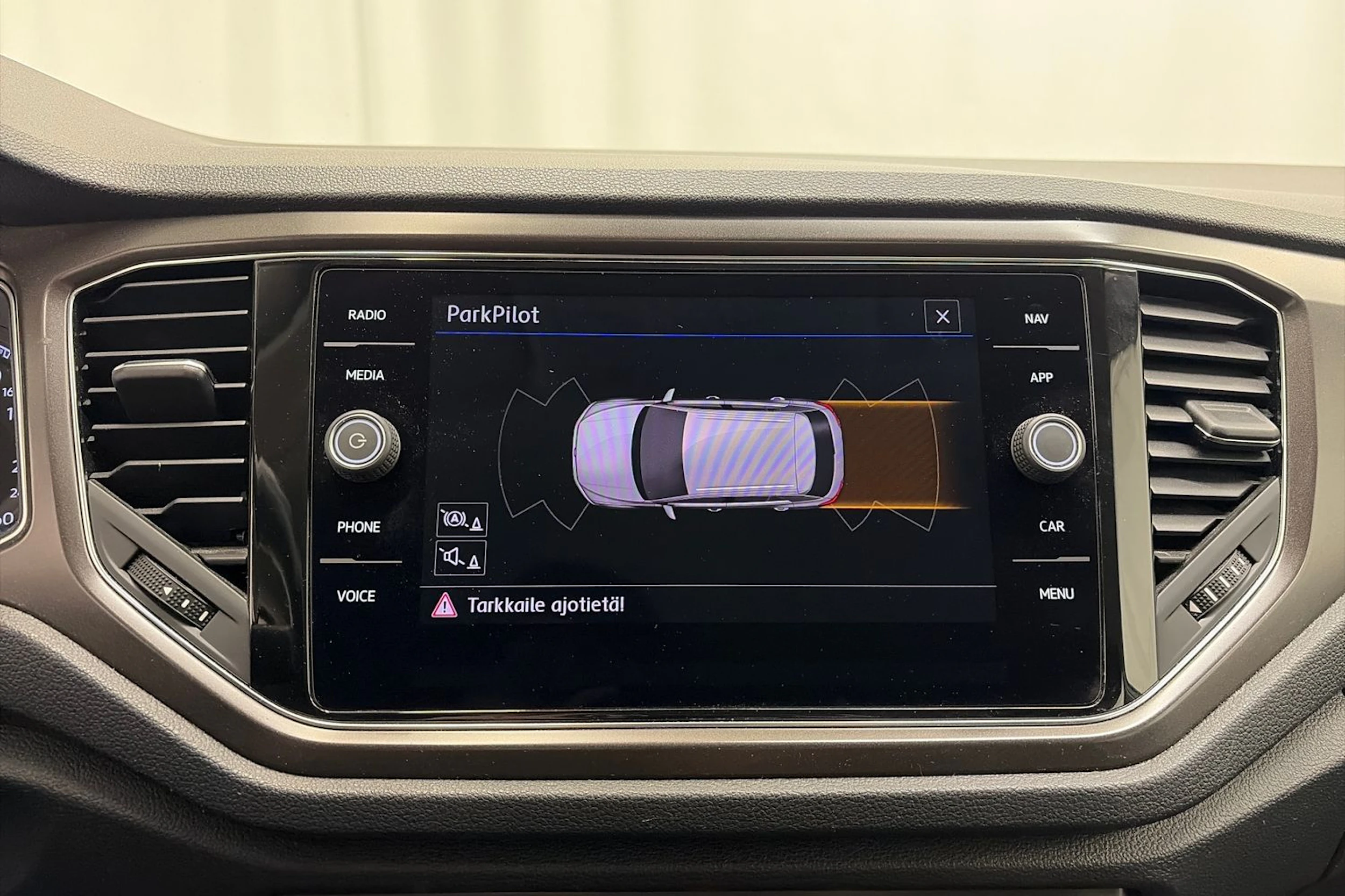 valkoinen Volkswagen T-Roc 2019 kuva 16.