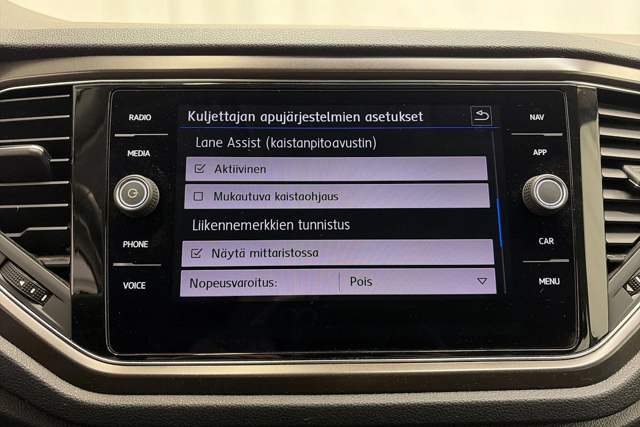 valkoinen Volkswagen T-Roc 2019 kuva 19.