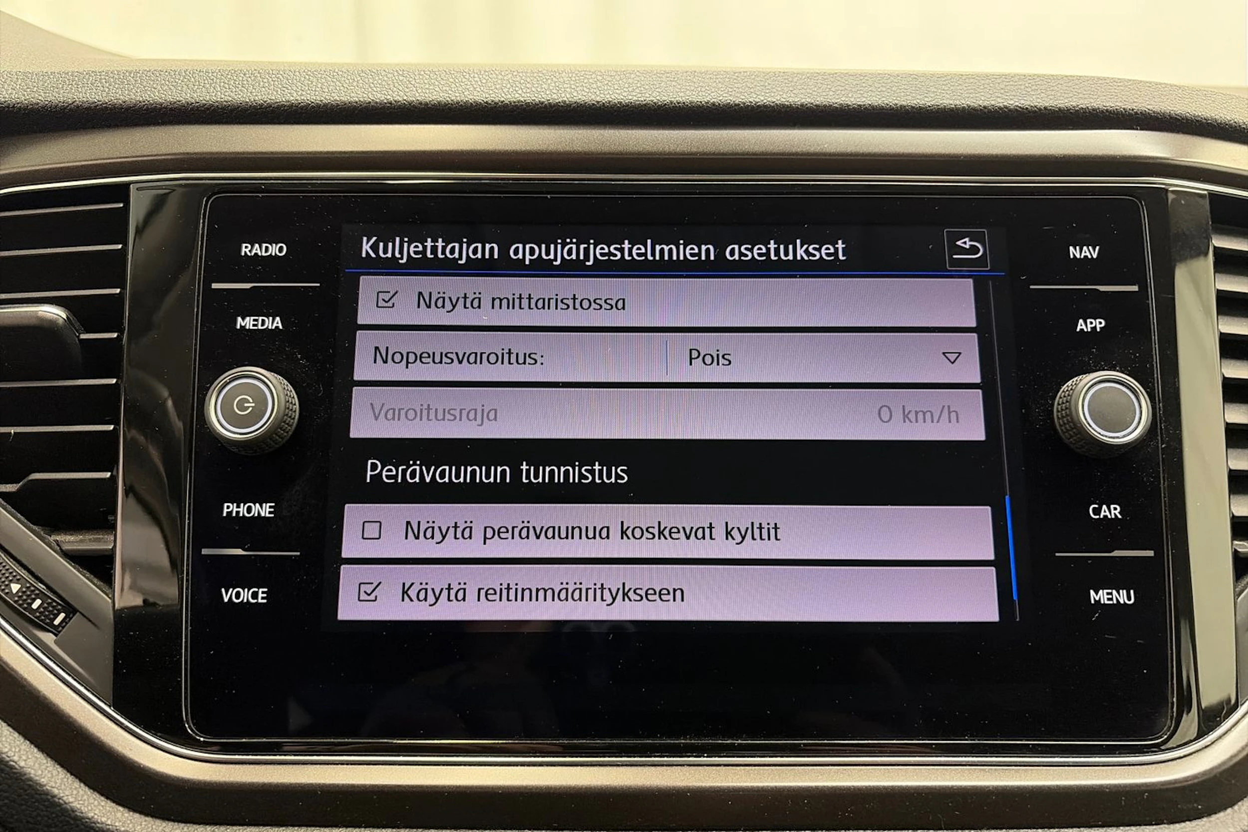 valkoinen Volkswagen T-Roc 2019 kuva 20.