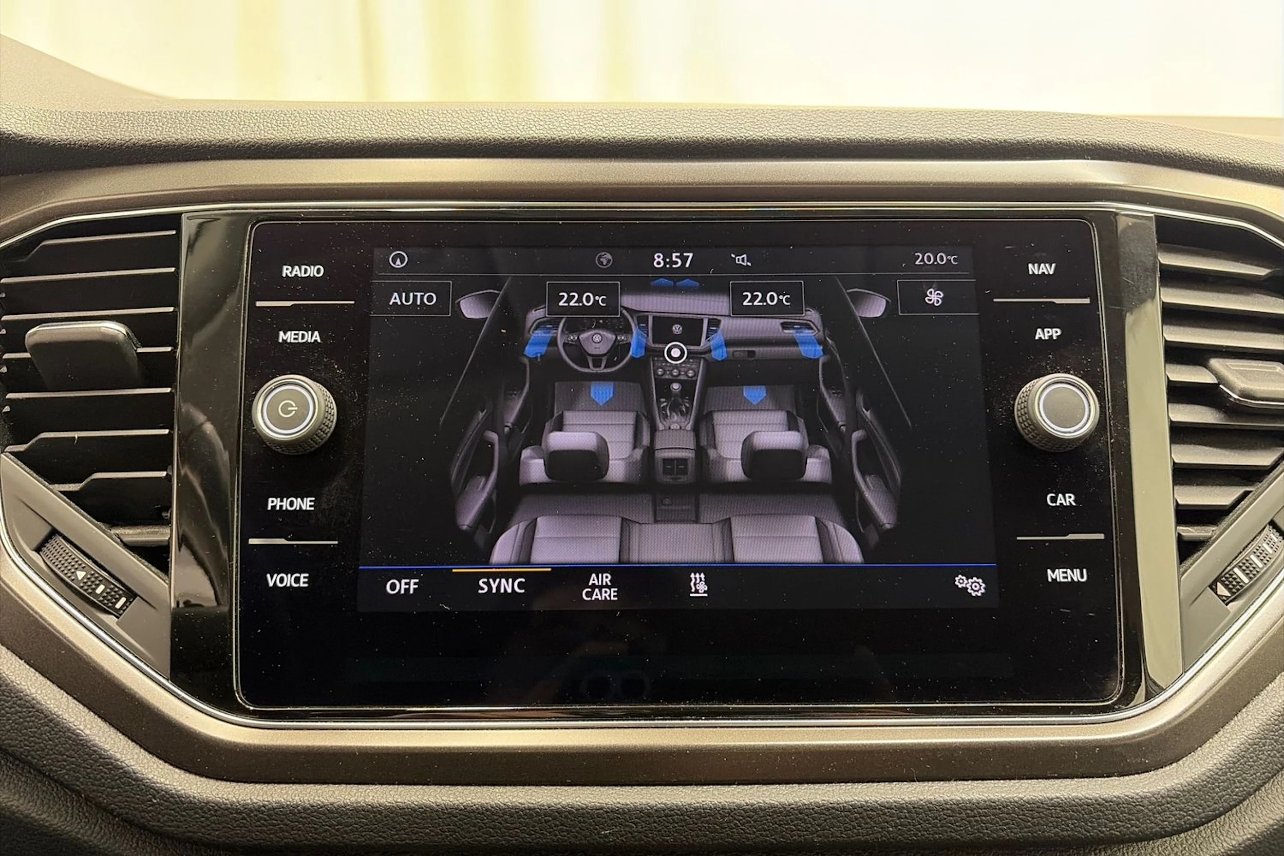 valkoinen Volkswagen T-Roc 2019 kuva 21.