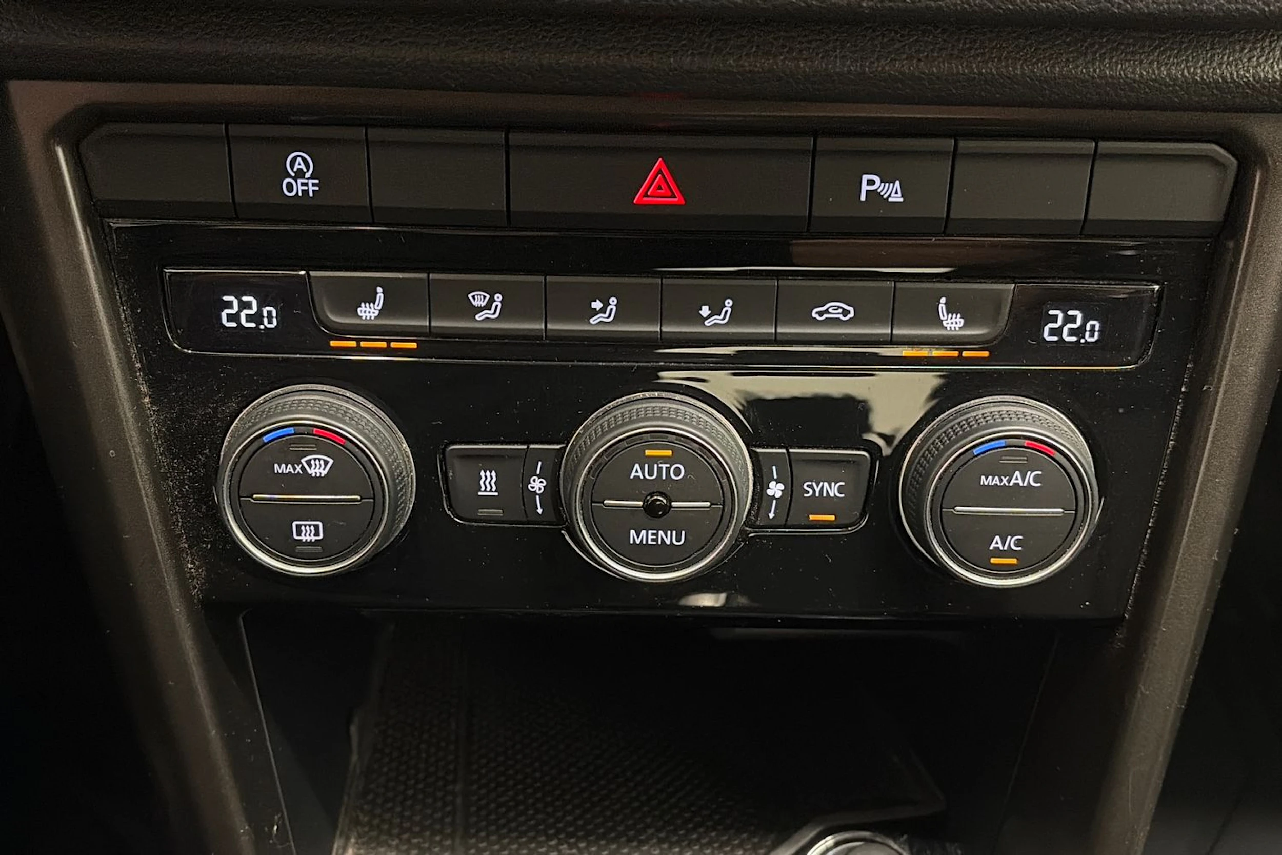 valkoinen Volkswagen T-Roc 2019 kuva 23.