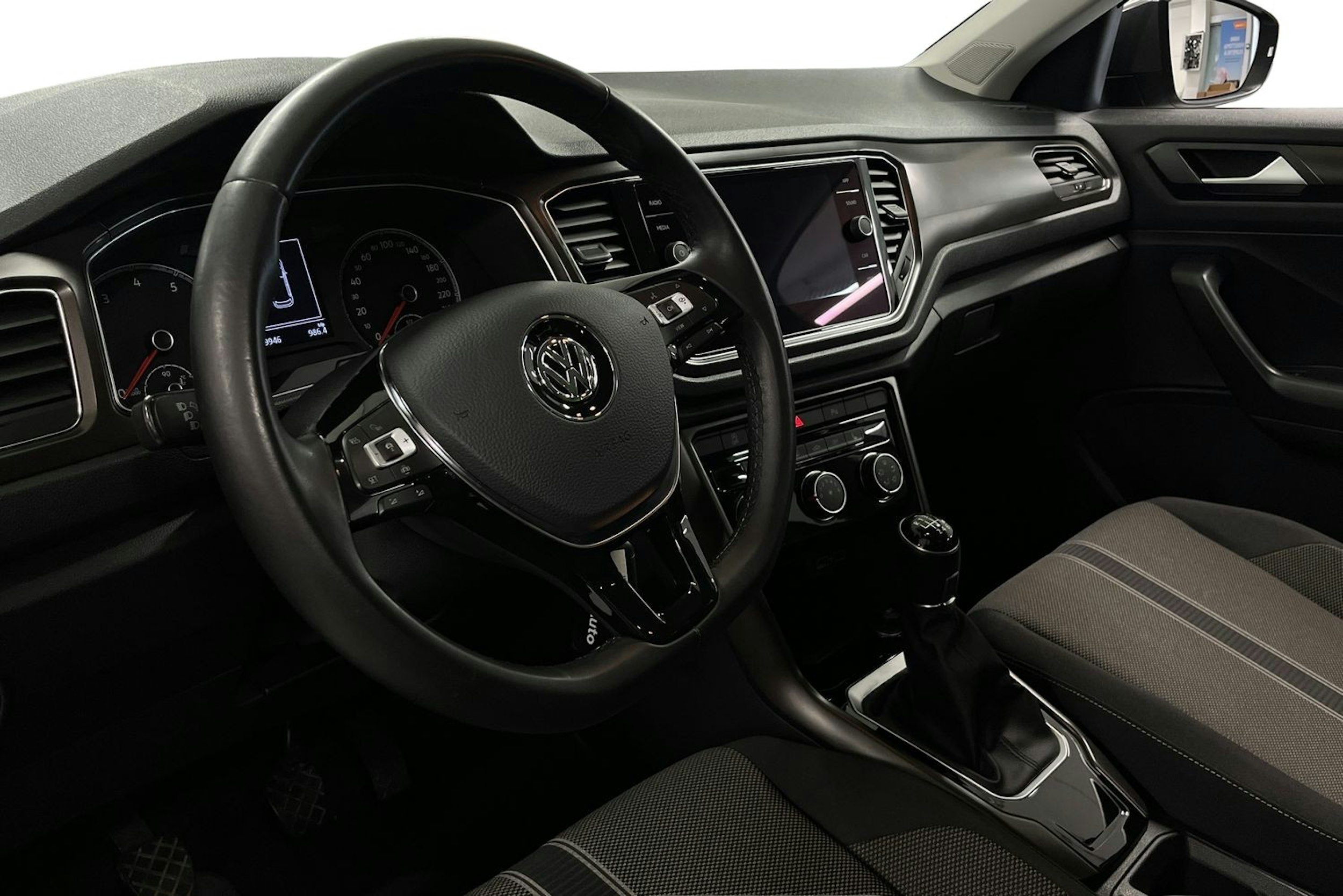 Harmaa Volkswagen T-Roc 2019 kuva 7.