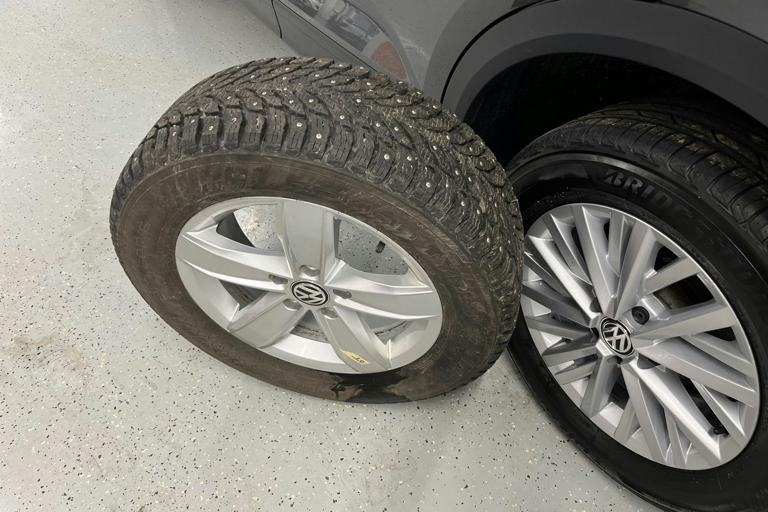 Harmaa Volkswagen T-Roc 2019 kuva 13.