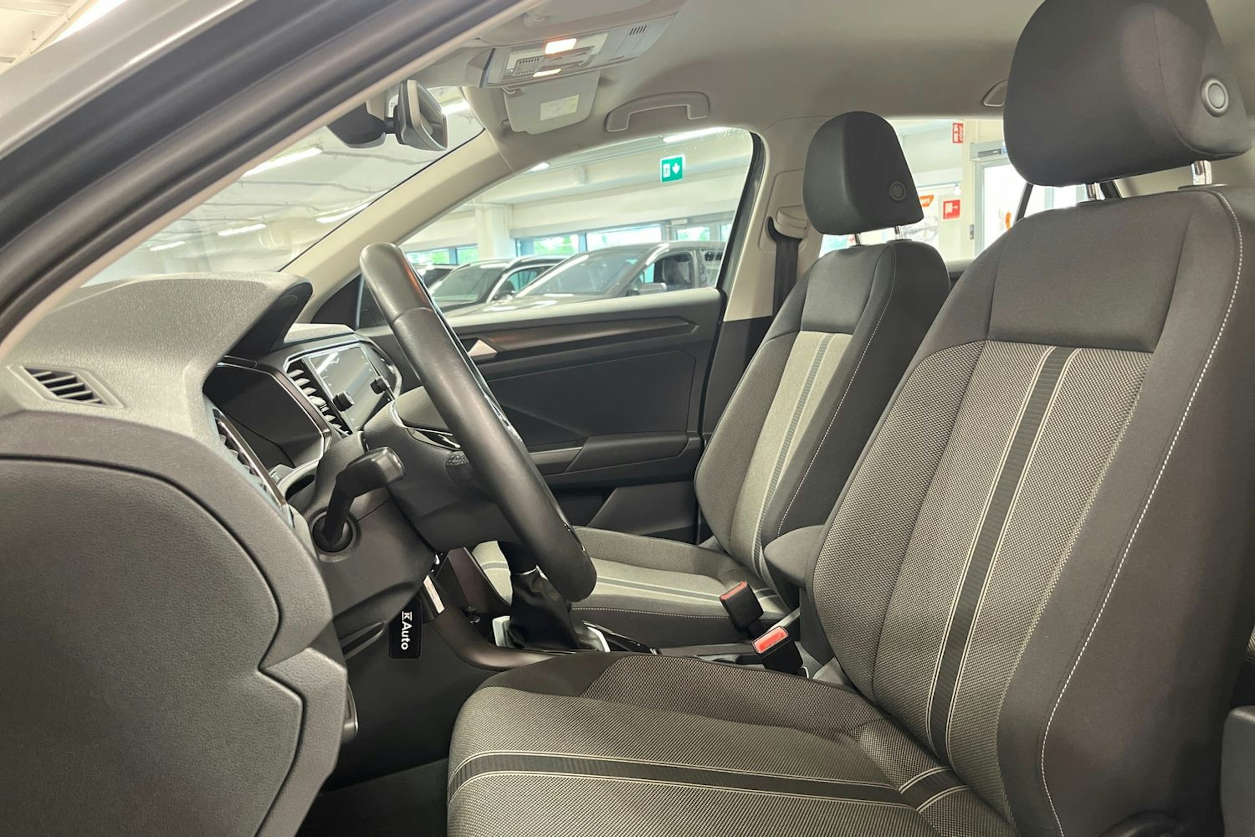 Harmaa Volkswagen T-Roc 2019 kuva 14.