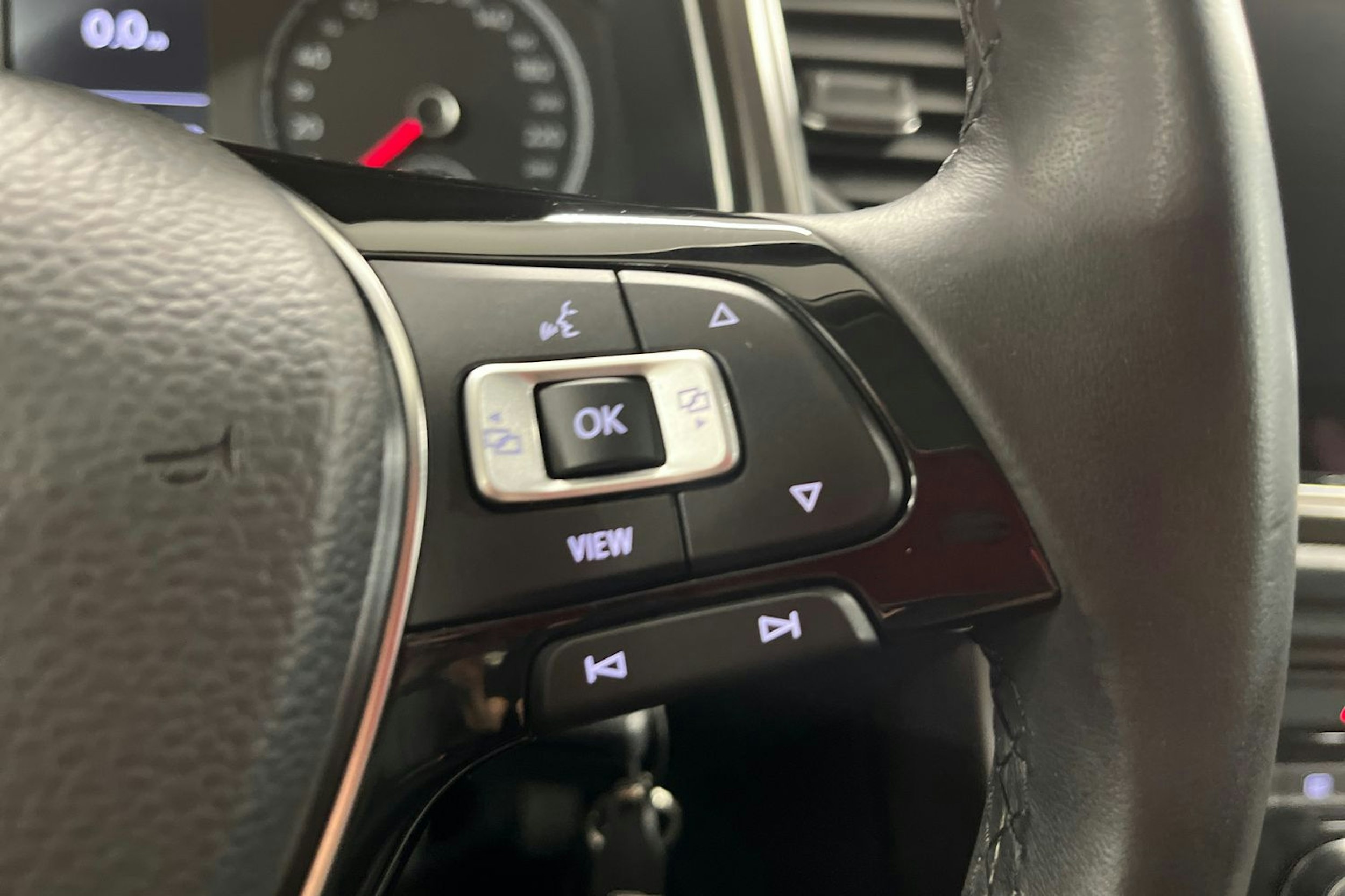 Harmaa Volkswagen T-Roc 2019 kuva 17.