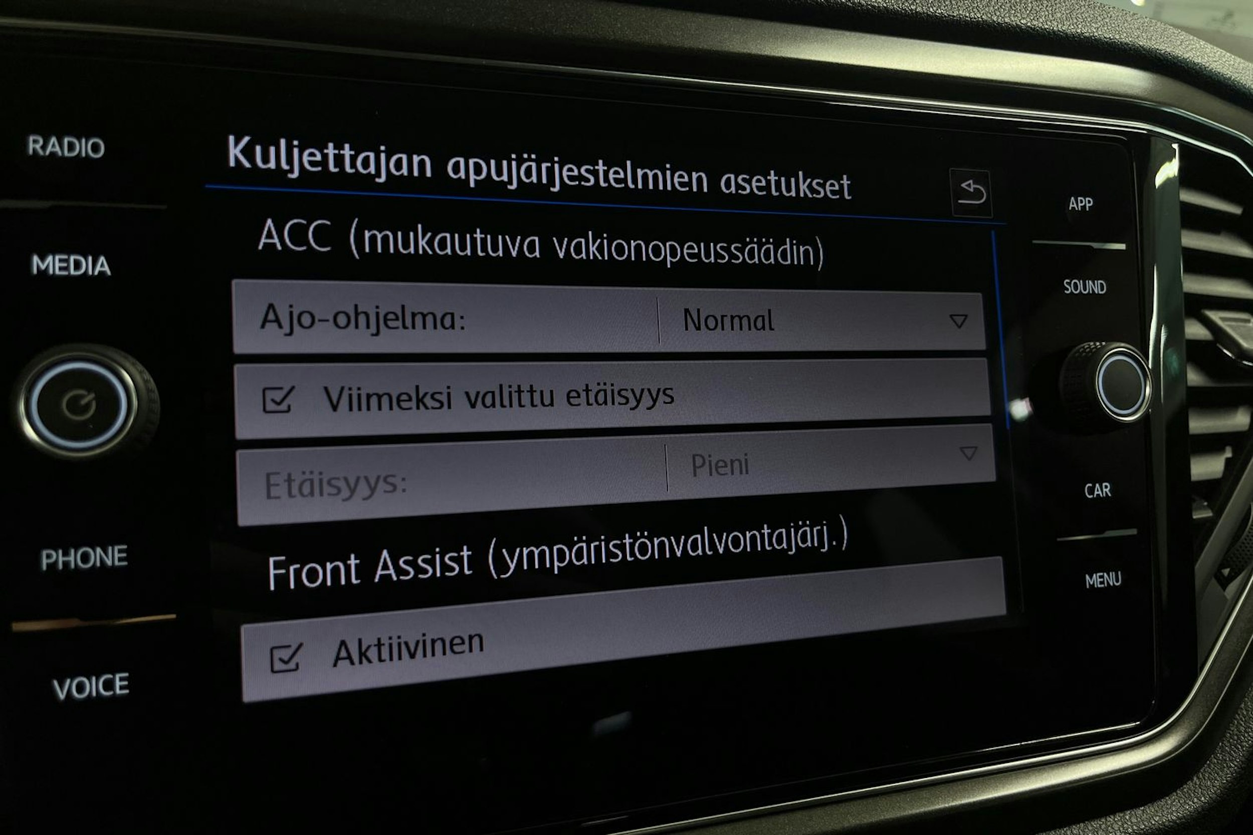 Harmaa Volkswagen T-Roc 2019 kuva 23.
