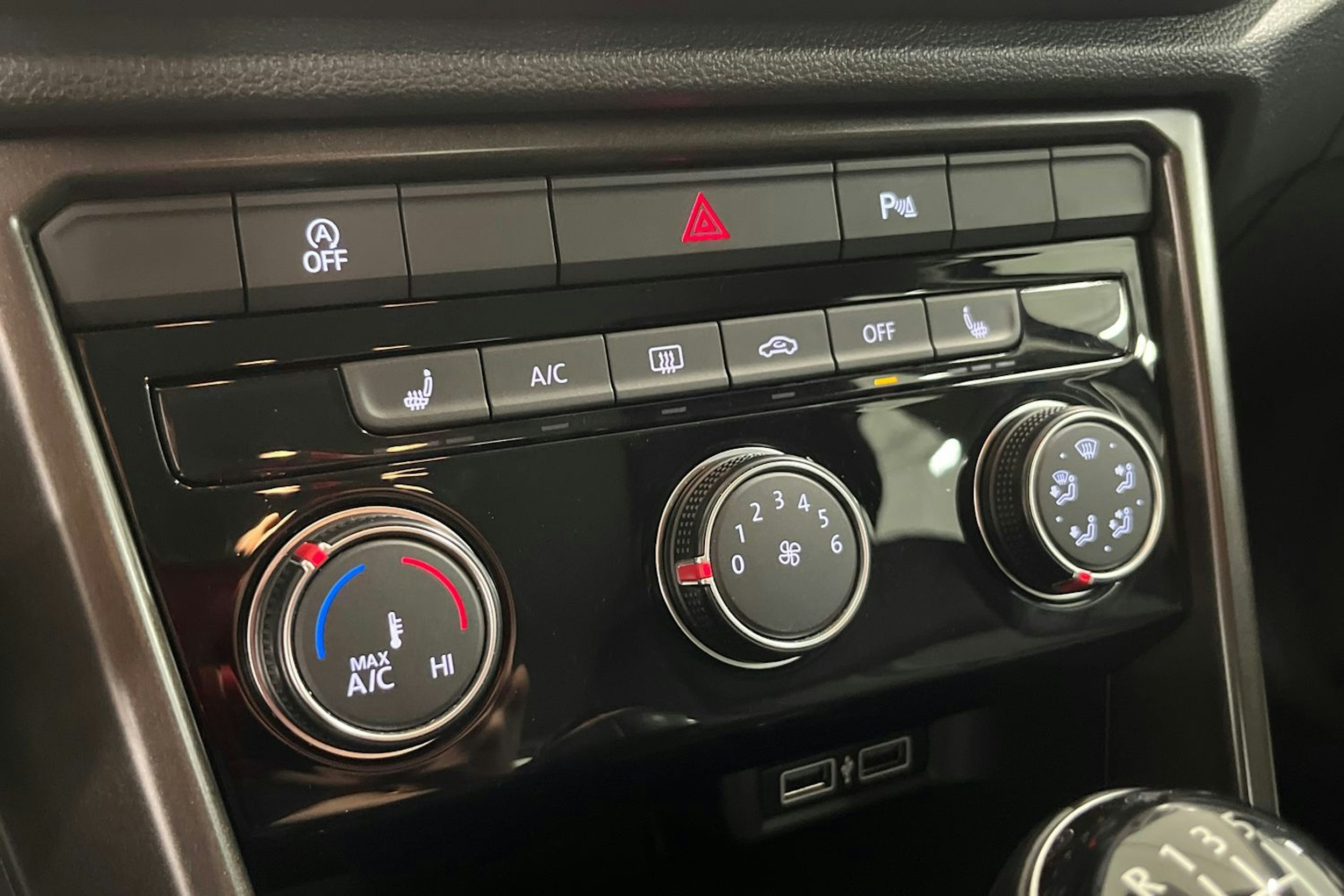 Harmaa Volkswagen T-Roc 2019 kuva 25.