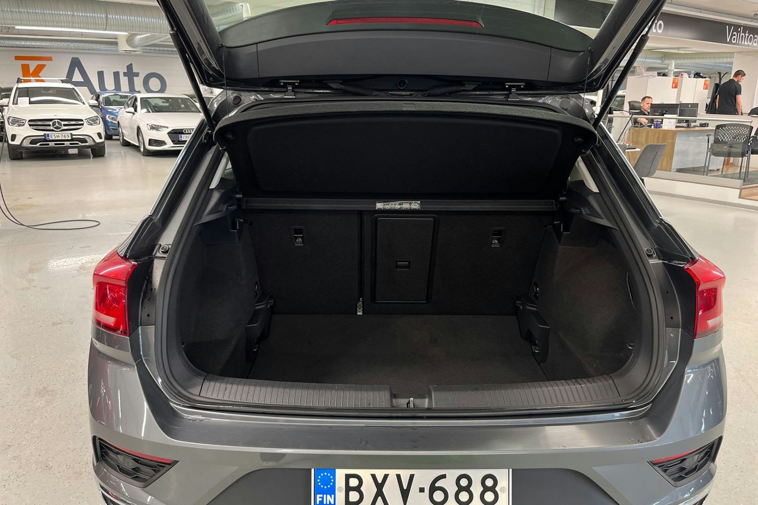 Harmaa Volkswagen T-Roc 2019 kuva 27.