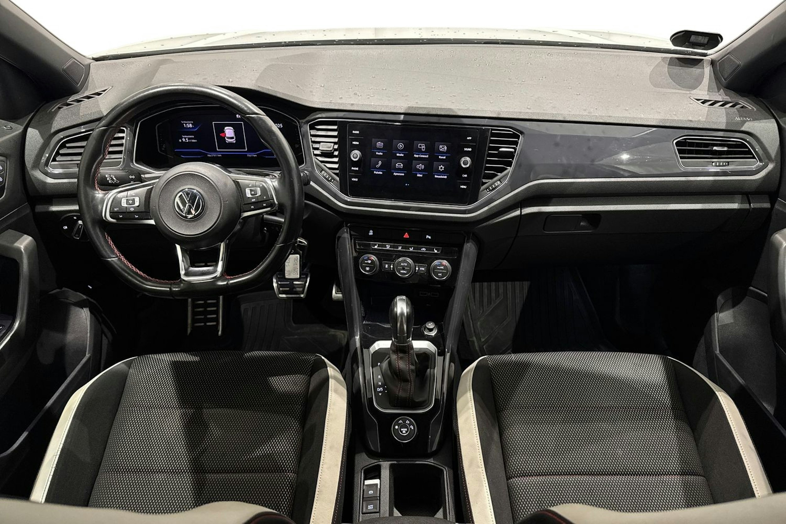 valkoinen Volkswagen T-Roc 2019 kuva 7.