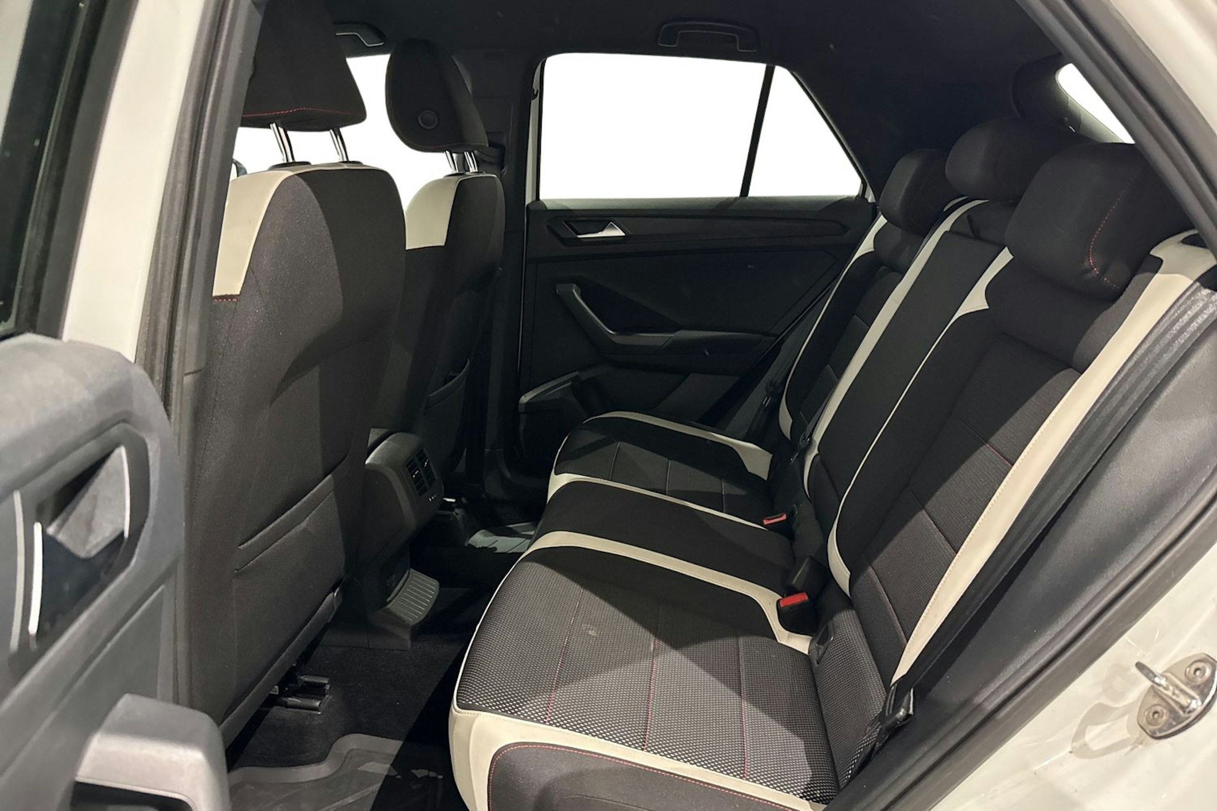 valkoinen Volkswagen T-Roc 2019 kuva 8.