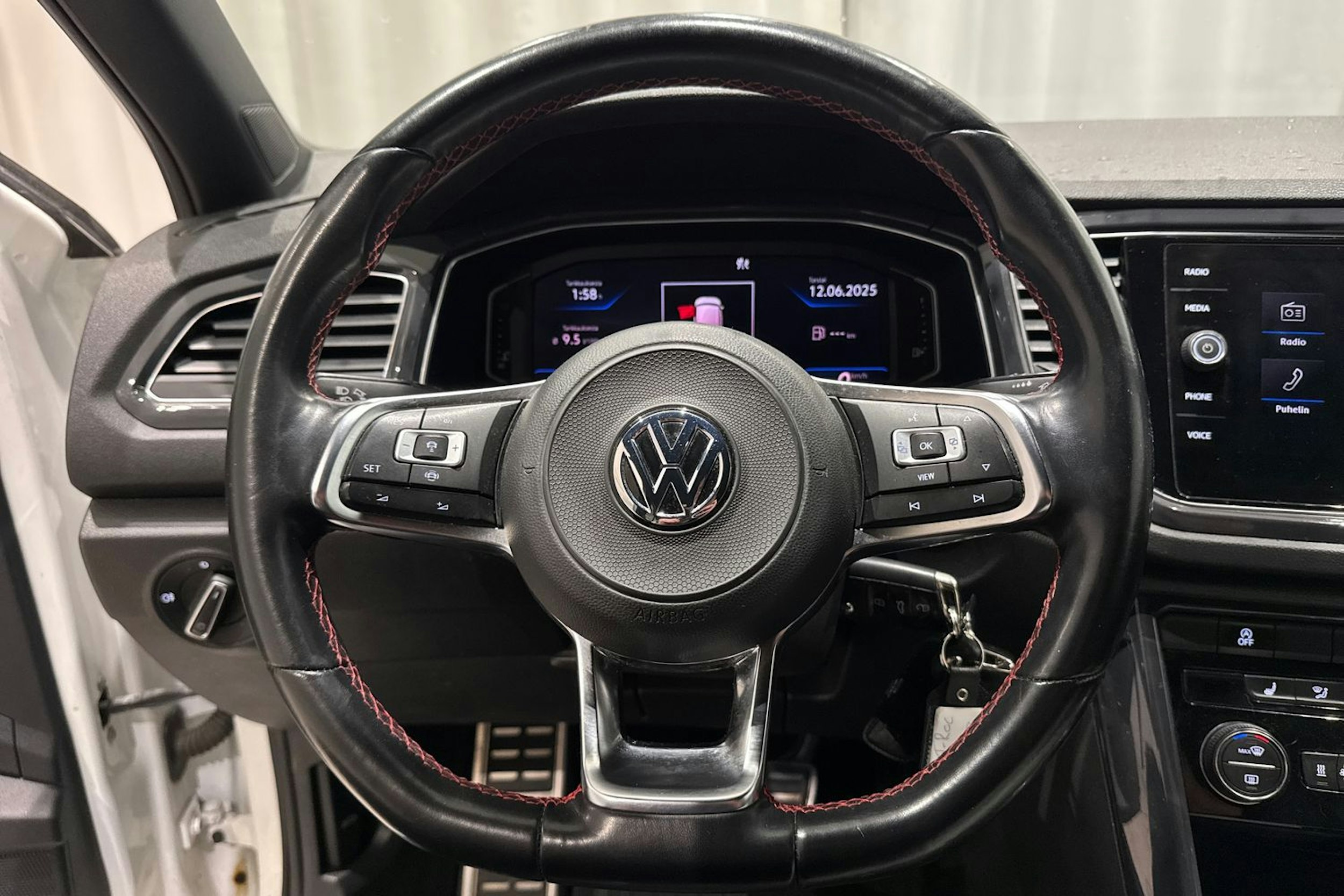 valkoinen Volkswagen T-Roc 2019 kuva 12.