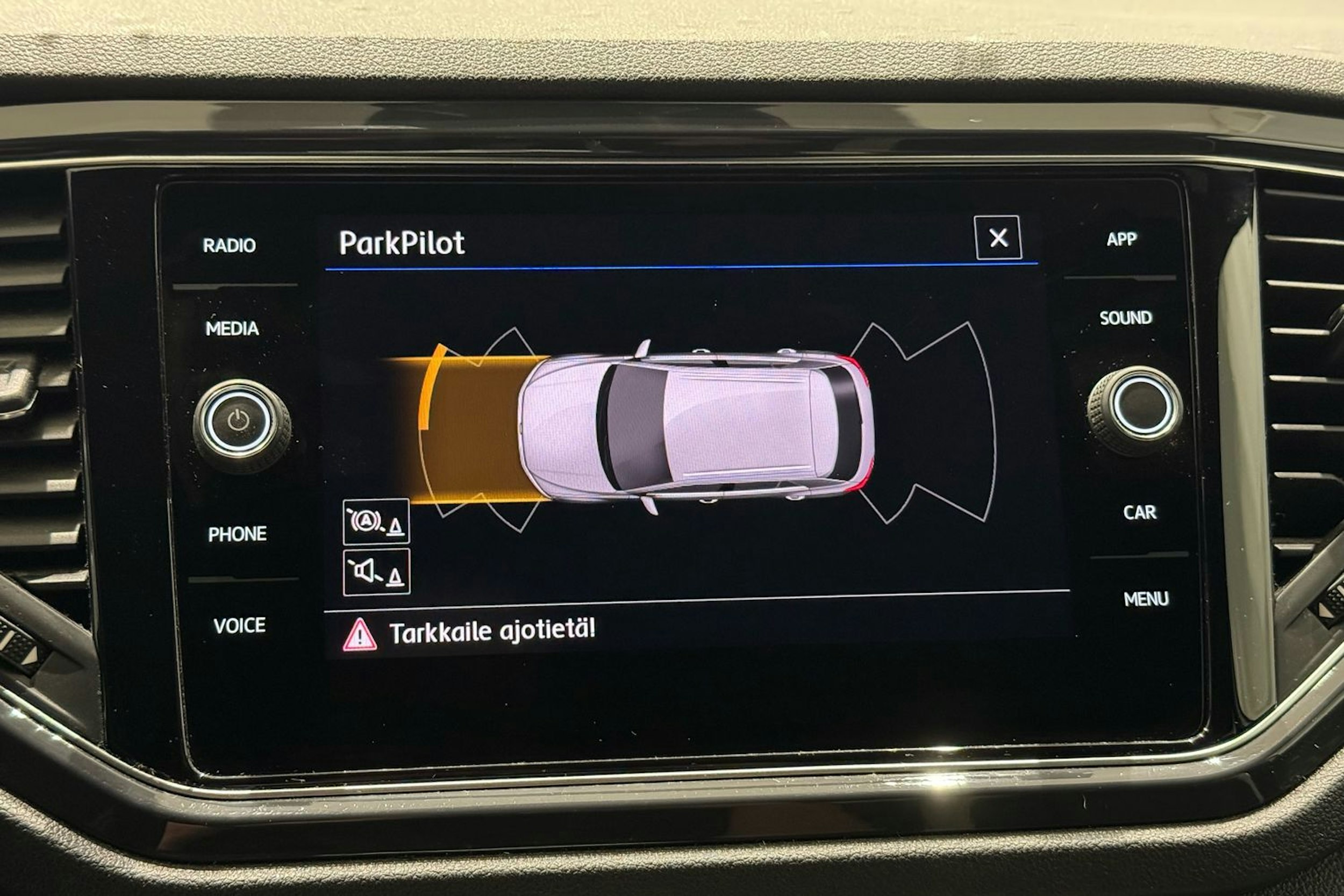 valkoinen Volkswagen T-Roc 2019 kuva 16.