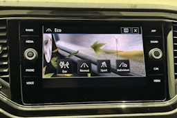 valkoinen Volkswagen T-Roc 2019 kuva 17.