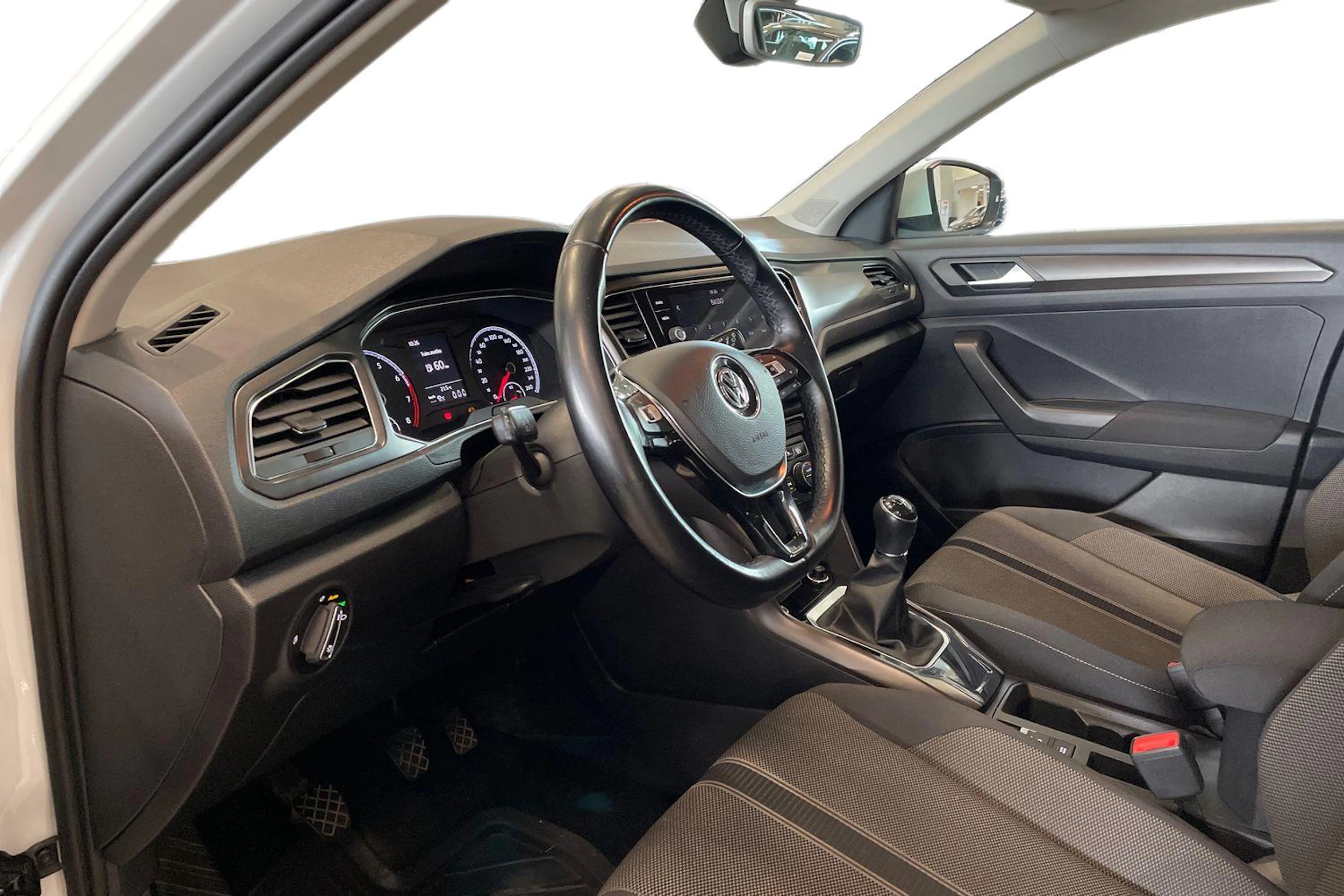 valkoinen Volkswagen T-Roc 2019 kuva 6.