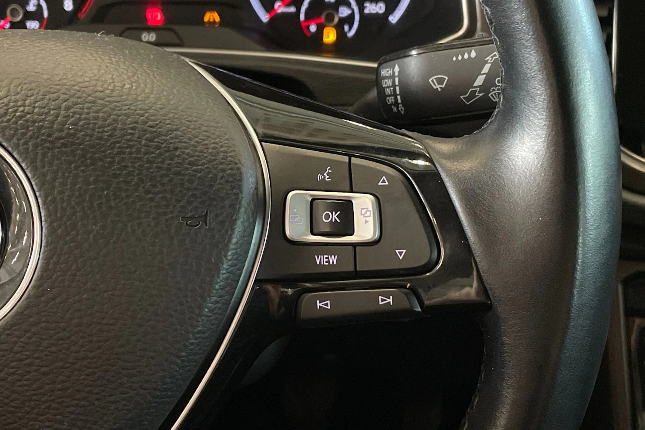 valkoinen Volkswagen T-Roc 2019 kuva 13.