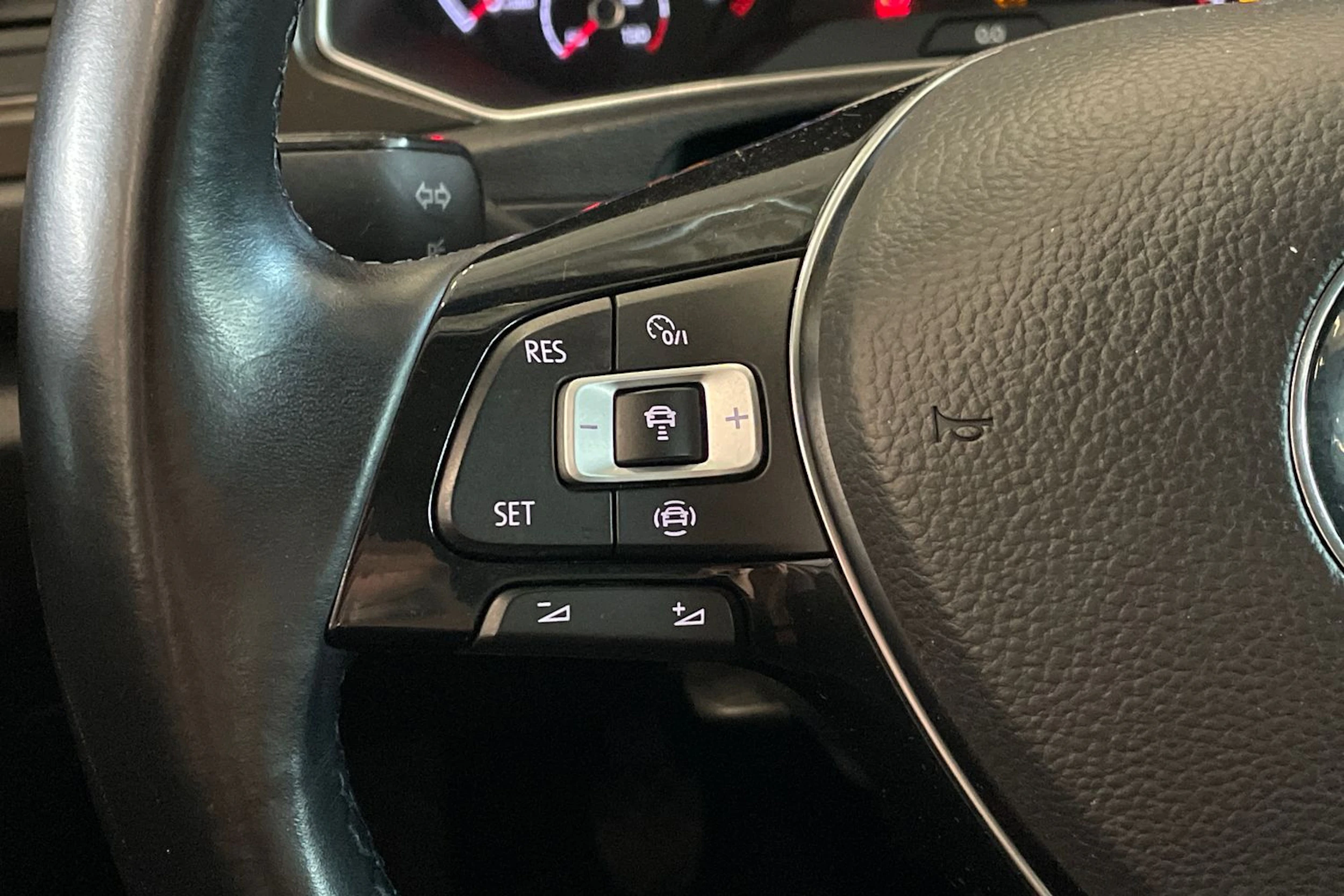 valkoinen Volkswagen T-Roc 2019 kuva 14.