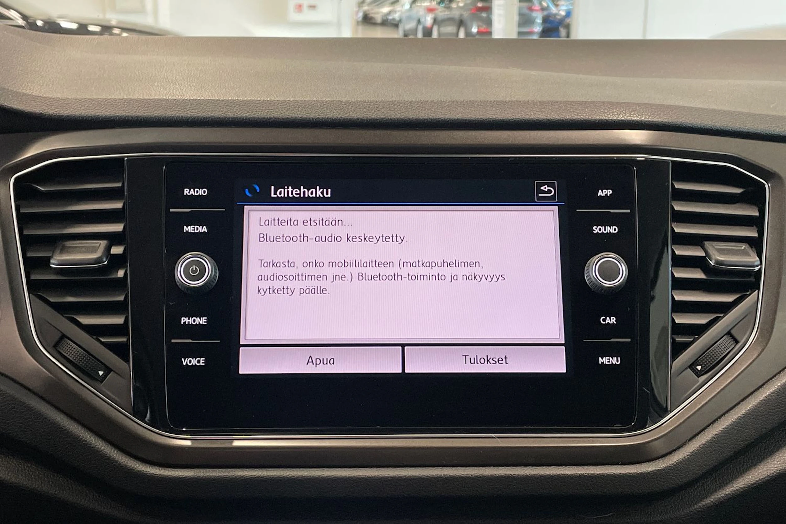 valkoinen Volkswagen T-Roc 2019 kuva 16.