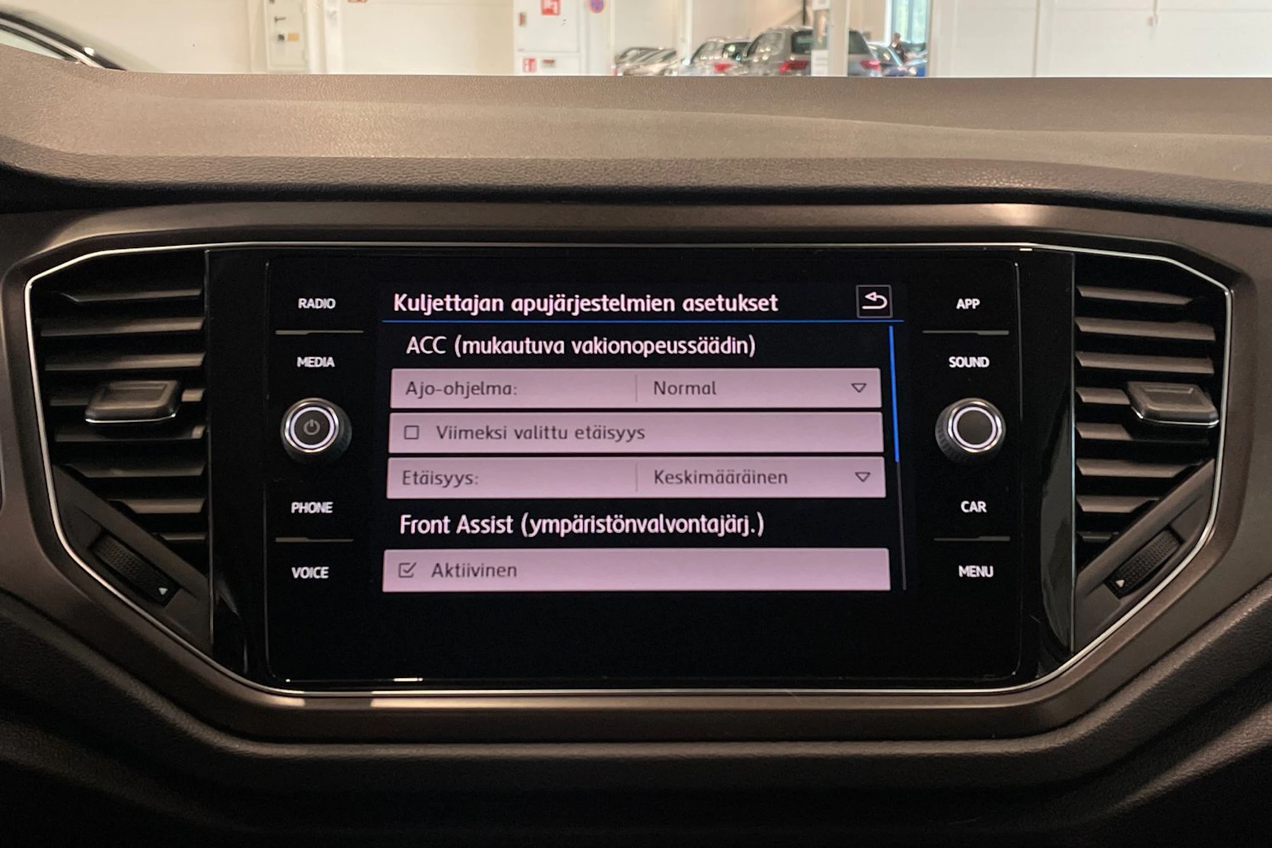 valkoinen Volkswagen T-Roc 2019 kuva 18.