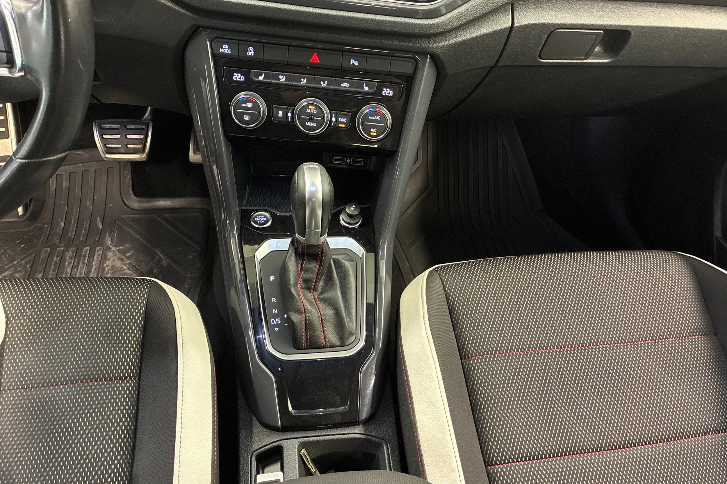 musta Volkswagen T-Roc 2019 kuva 15.