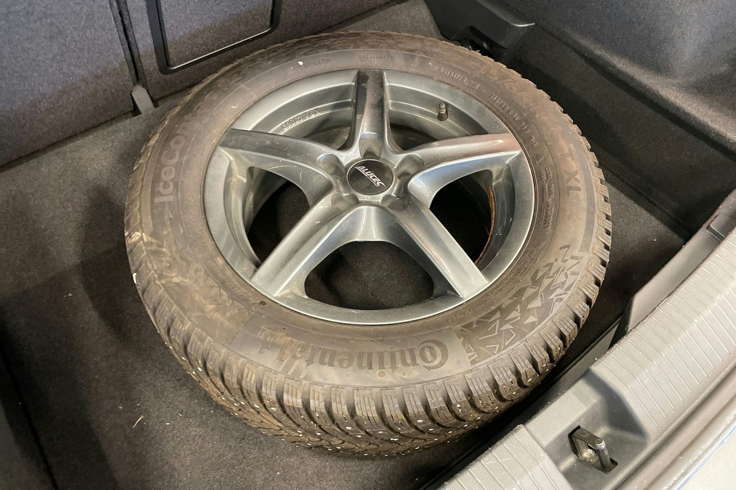 harmaa Volkswagen T-Roc 2019 kuva 13.